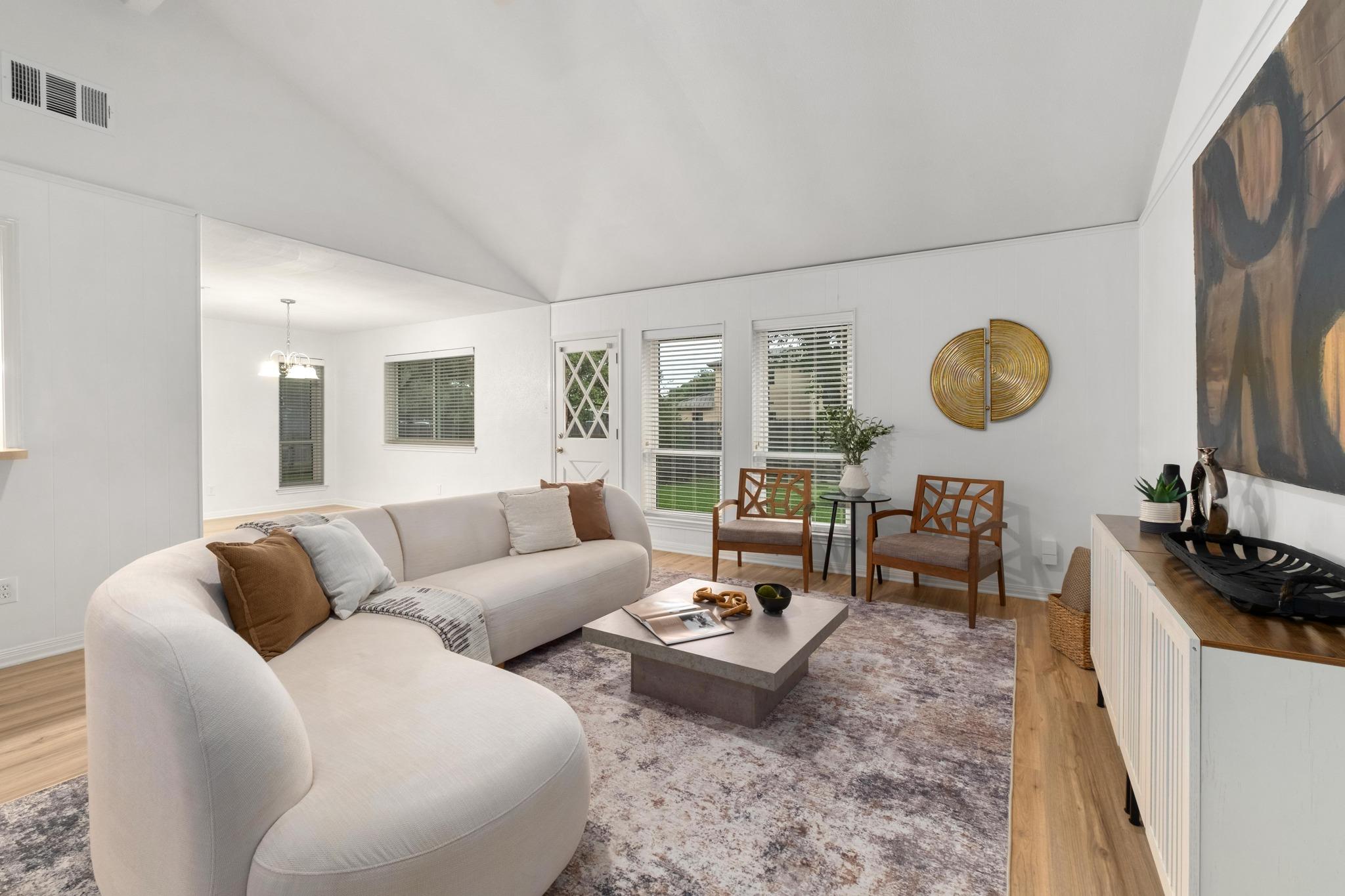 4805 Midoak CIR