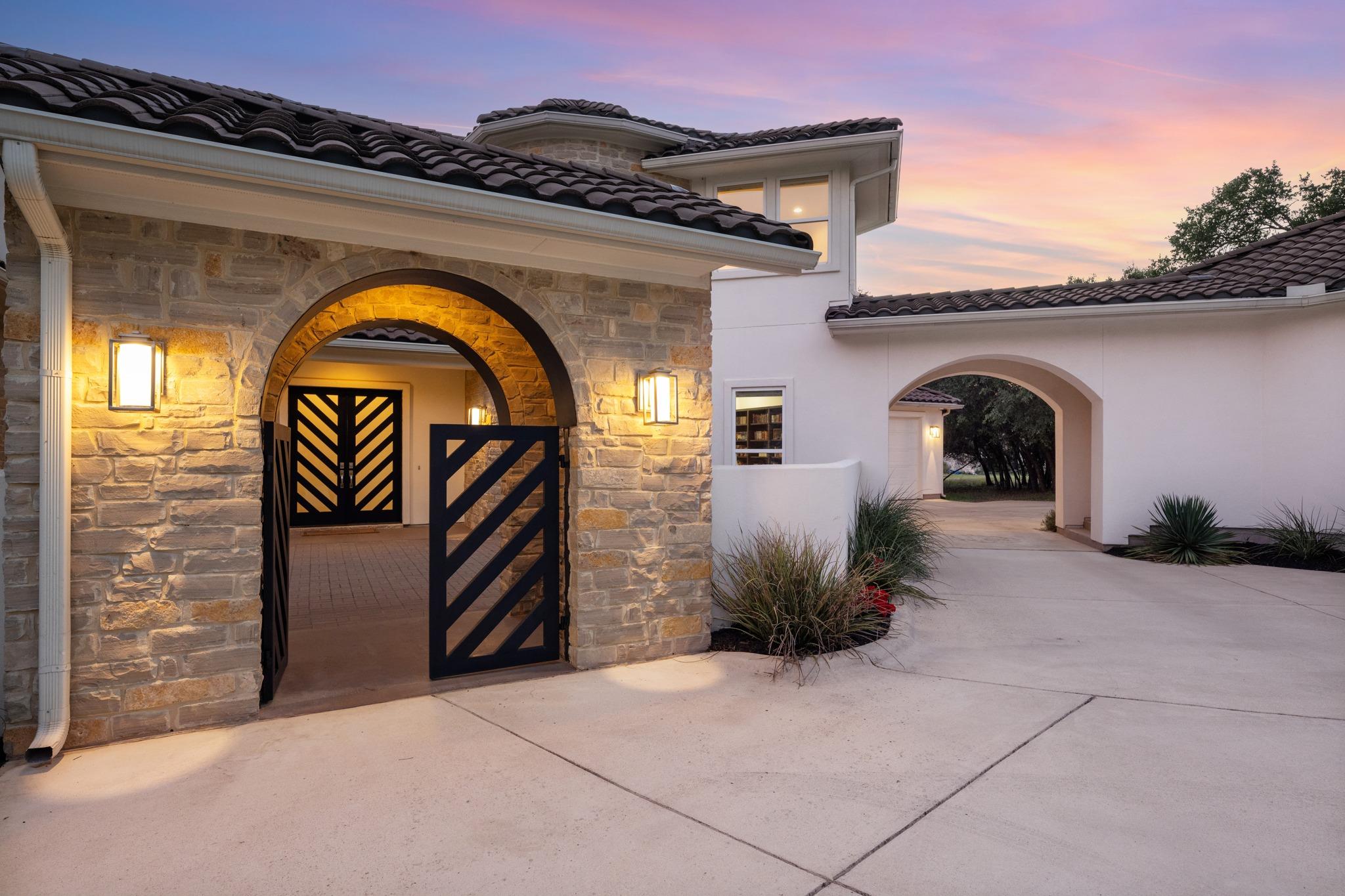 2070 Mayfield DR