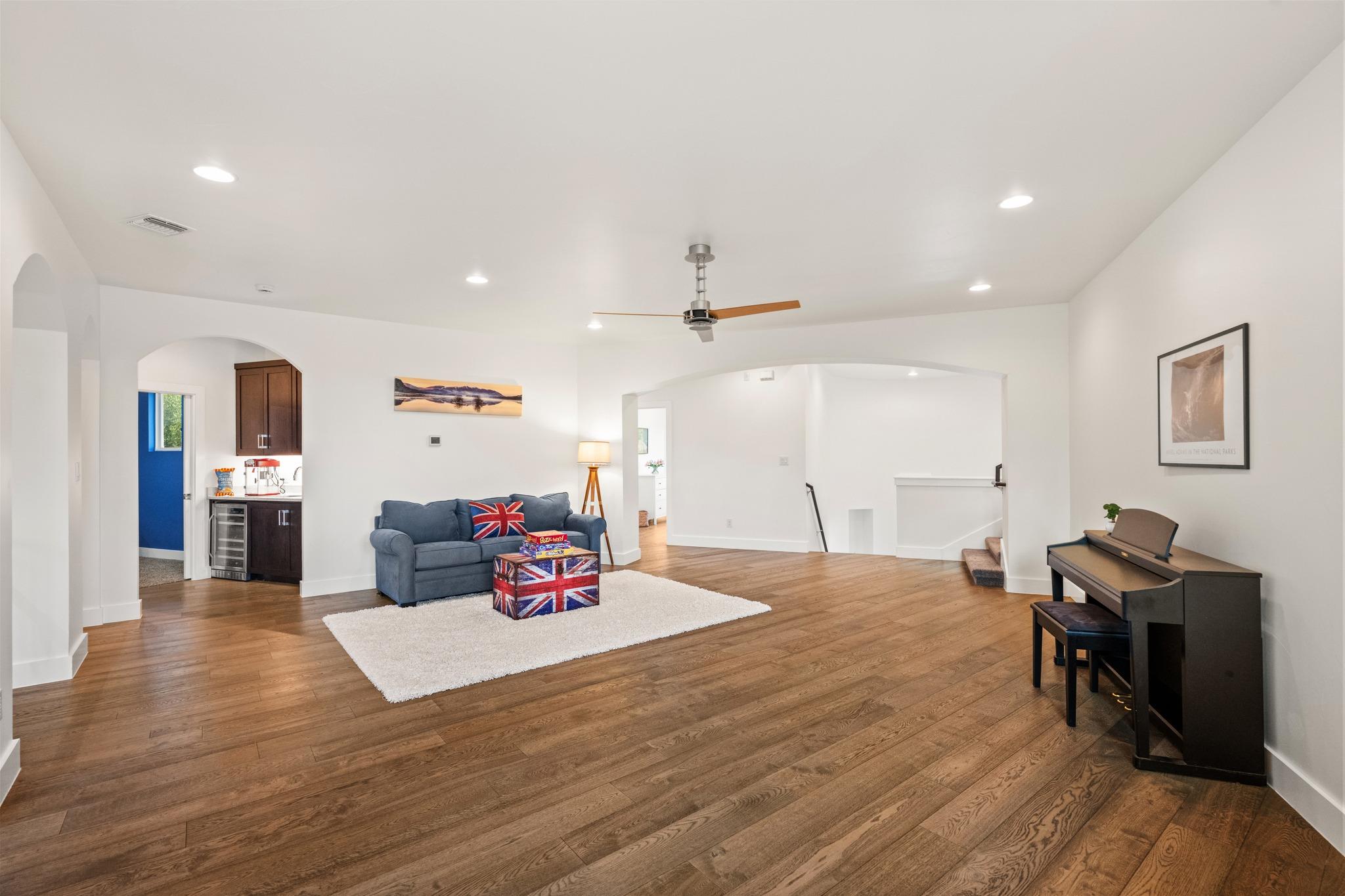 2070 Mayfield DR