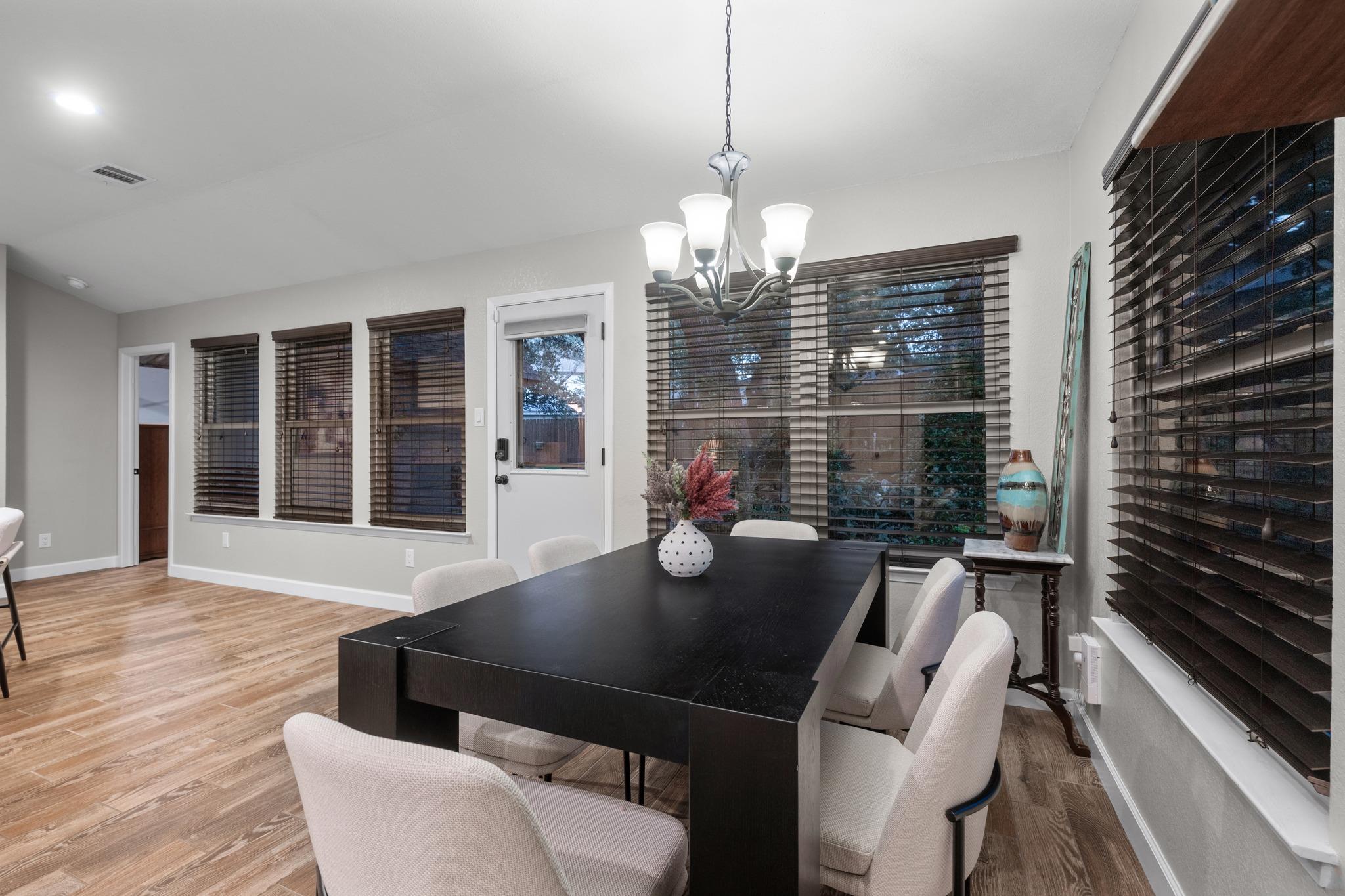 805 Angleton CV