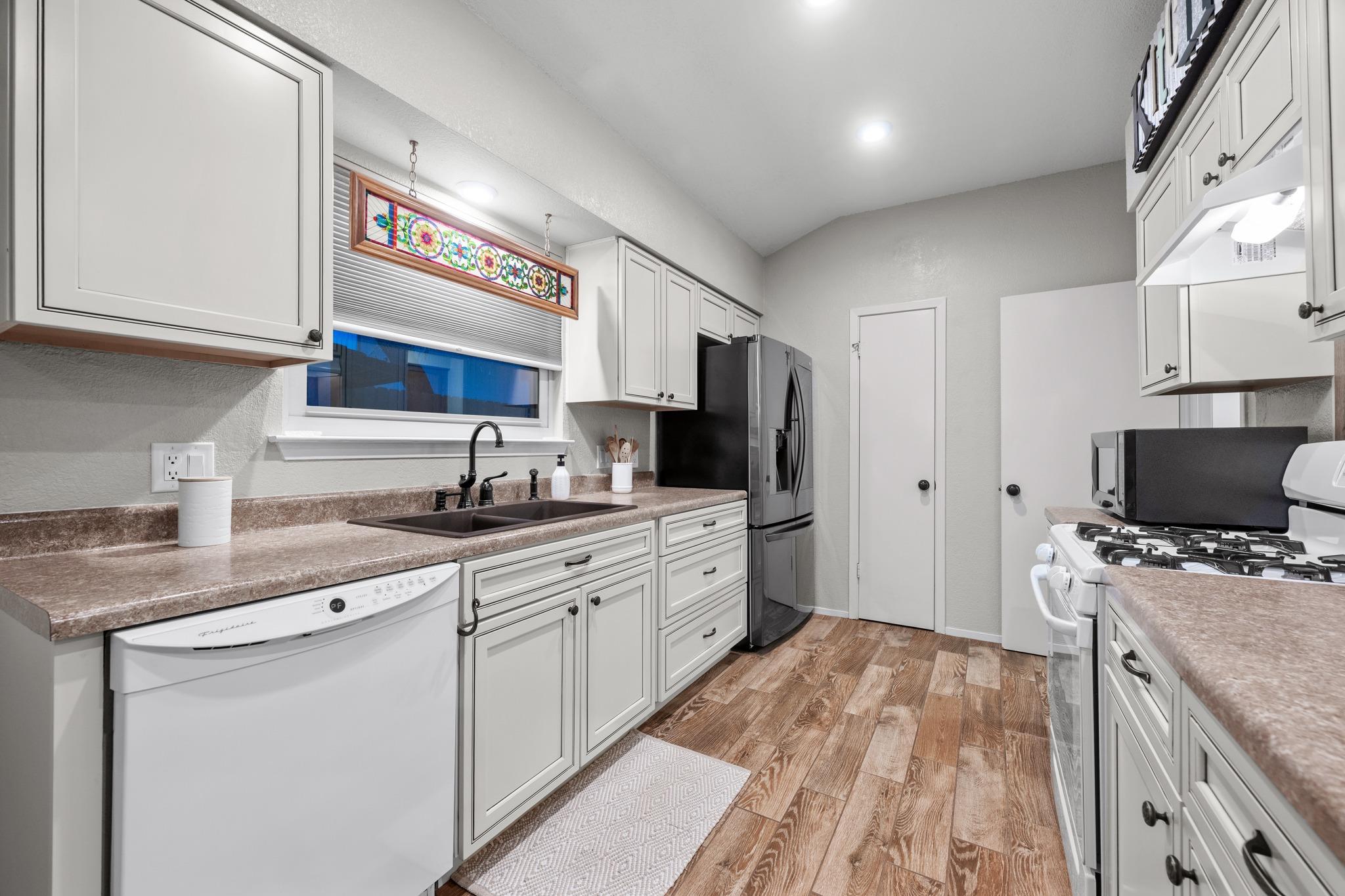 805 Angleton CV