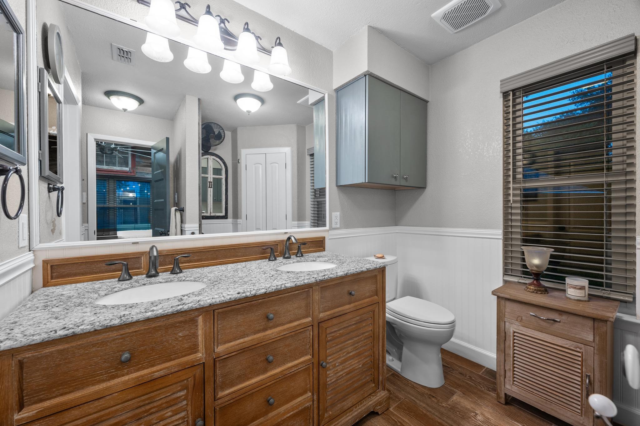 805 Angleton CV
