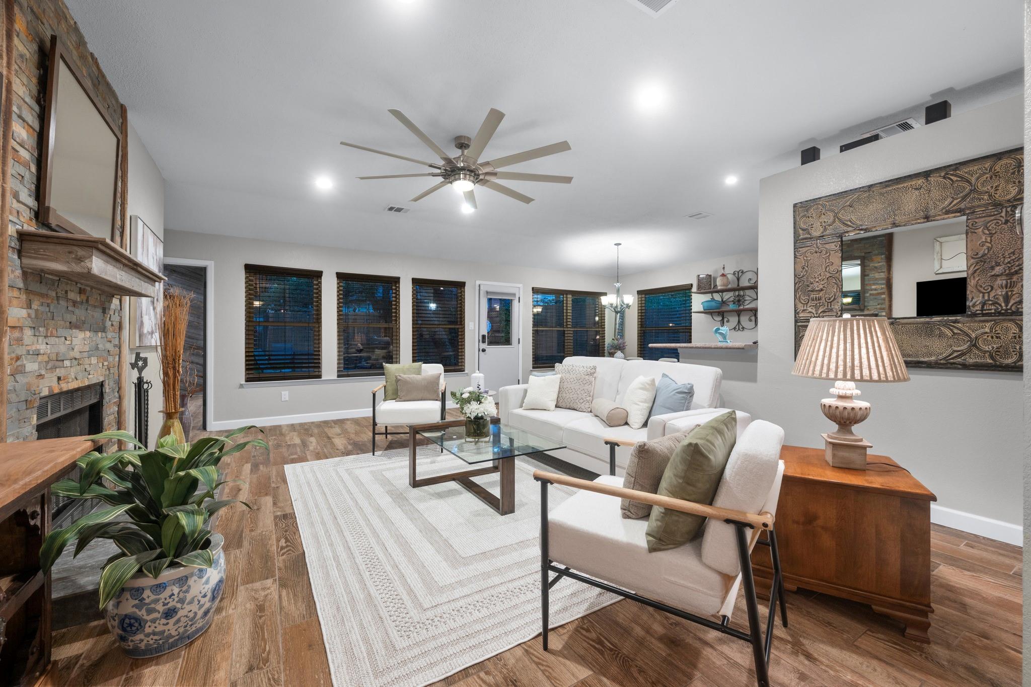 805 Angleton CV
