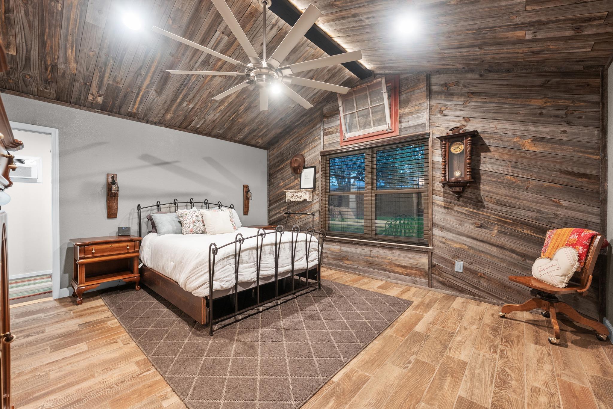 805 Angleton CV