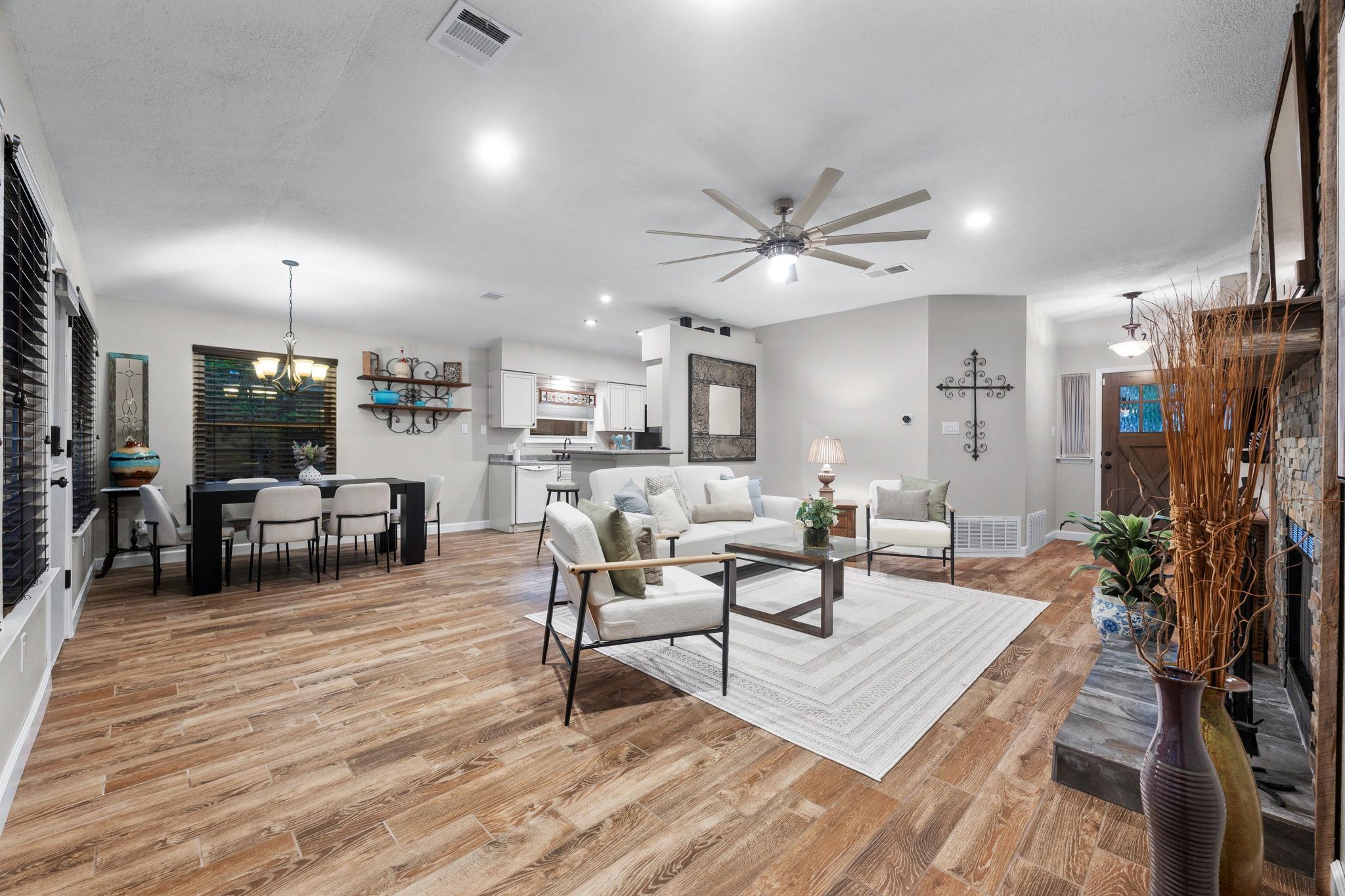 805 Angleton CV