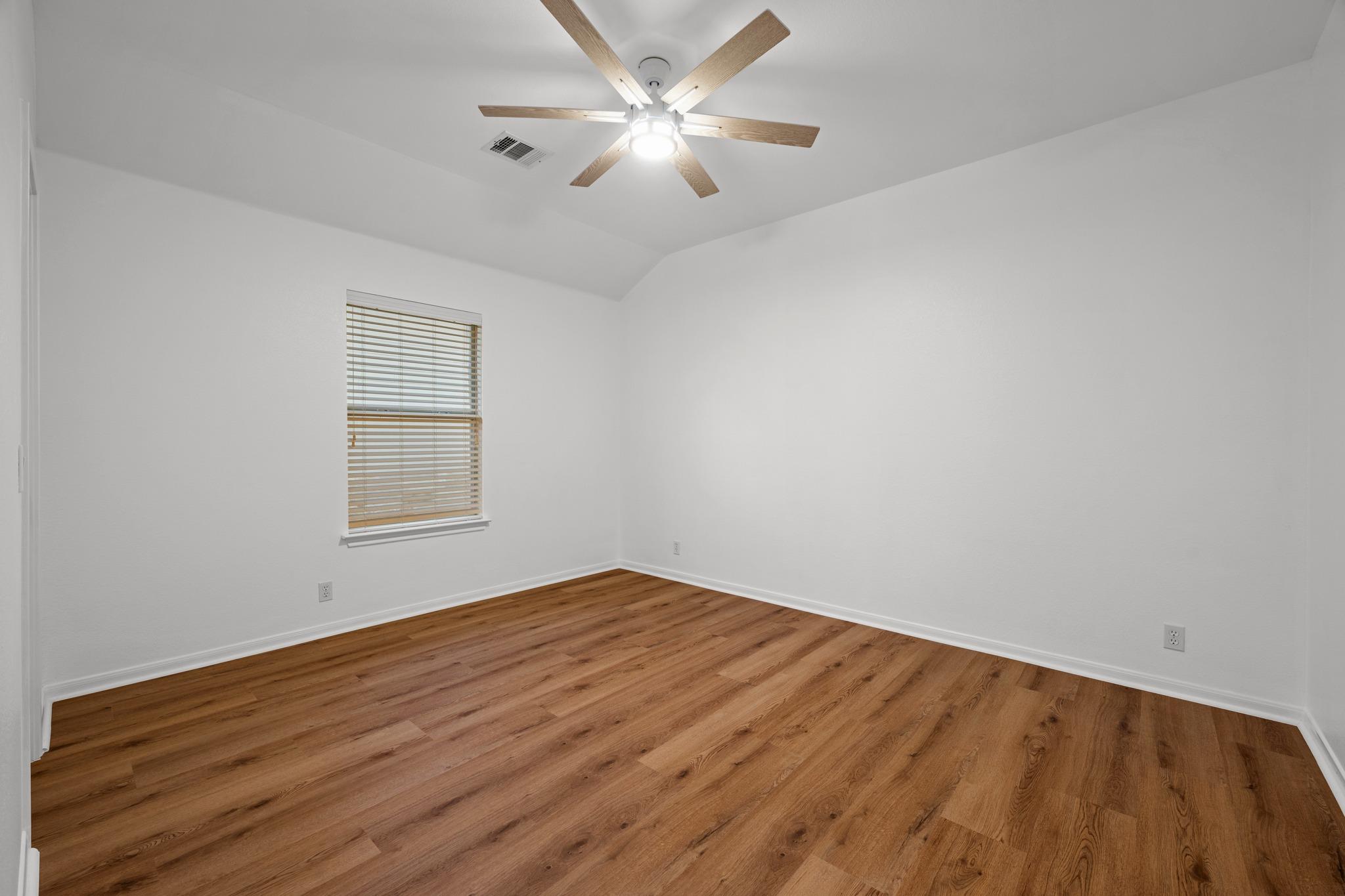 545 Manchester LN