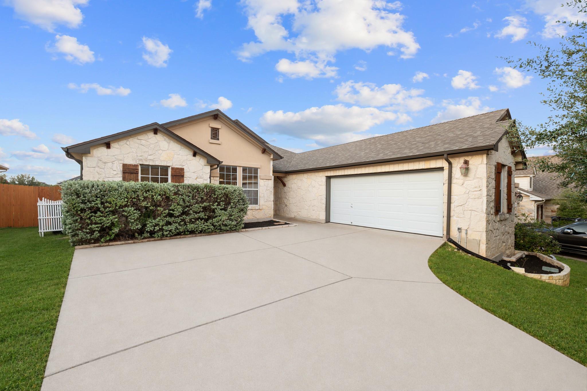 545 Manchester LN