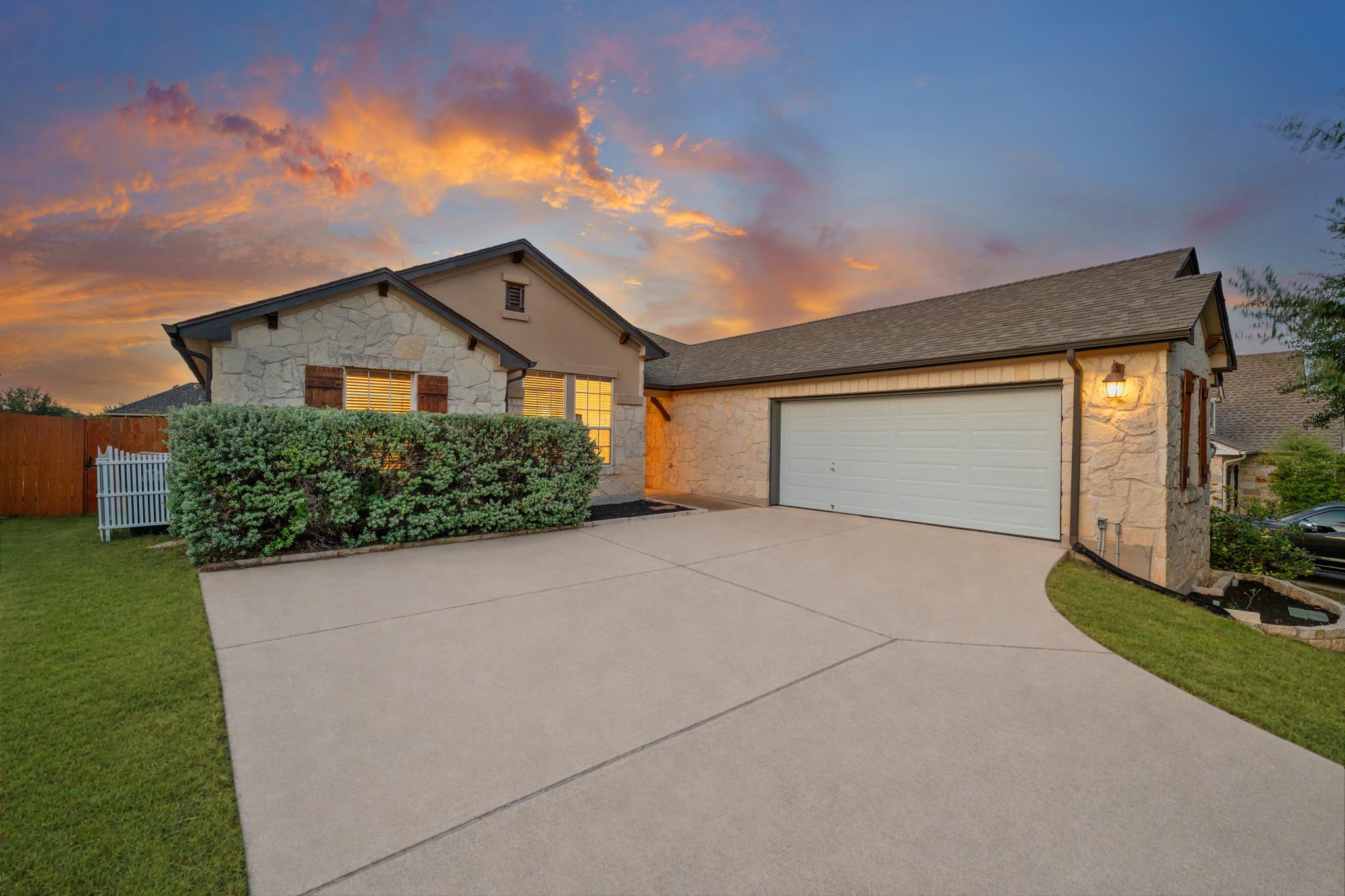 545 Manchester LN