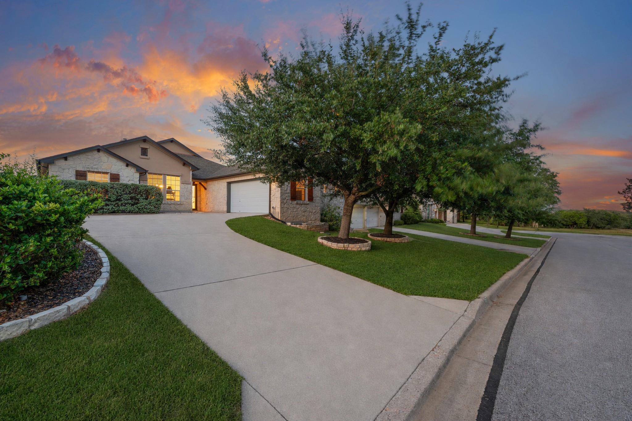 545 Manchester LN