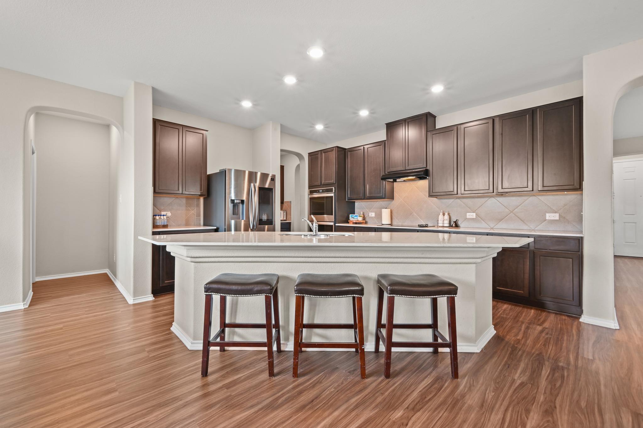 231 Maroon LN