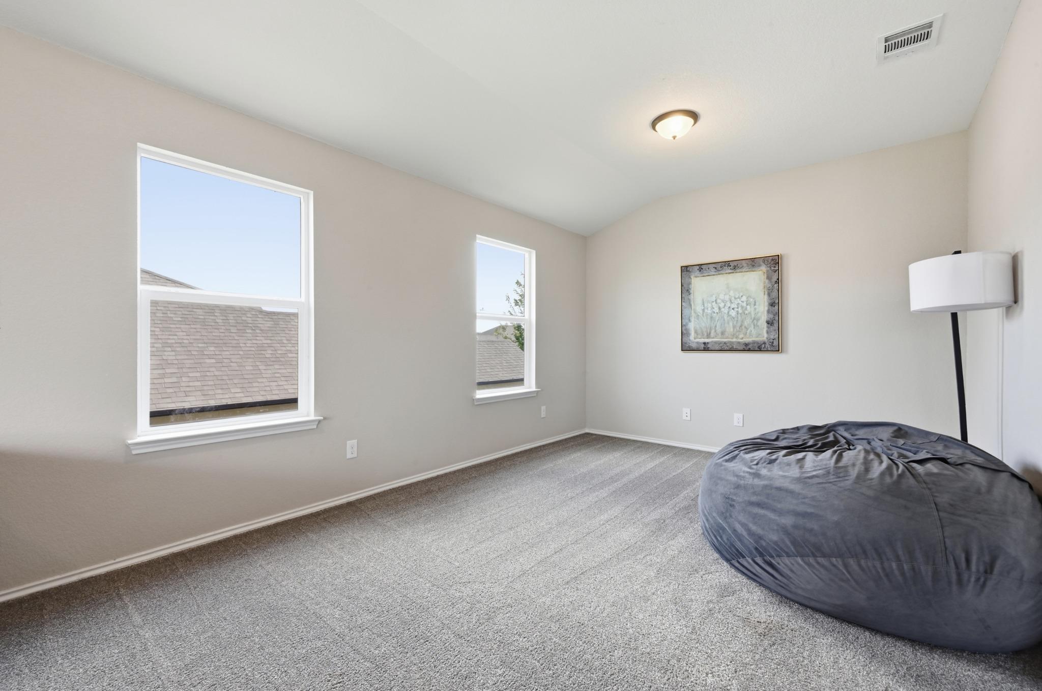 231 Maroon LN