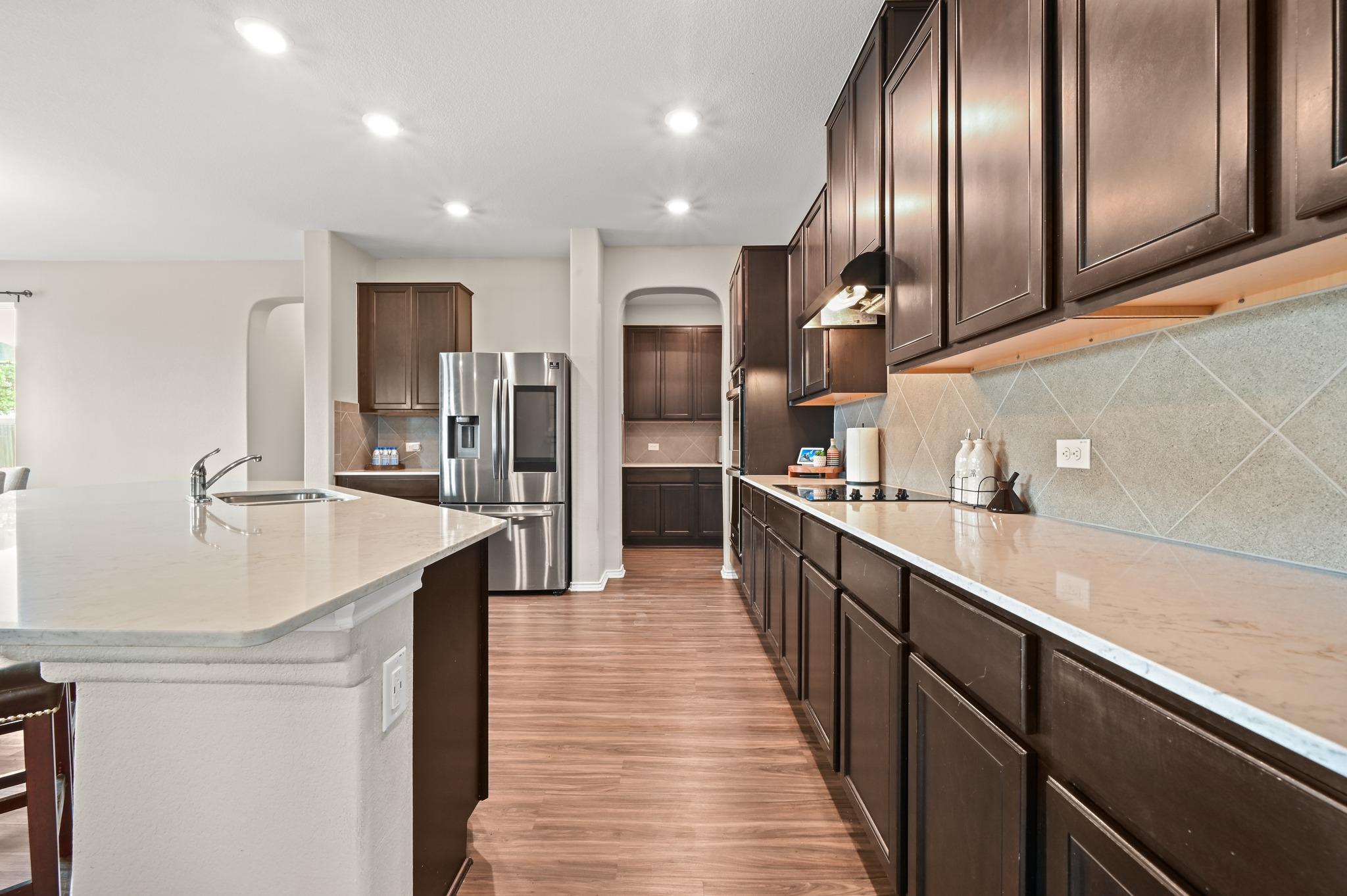 231 Maroon LN