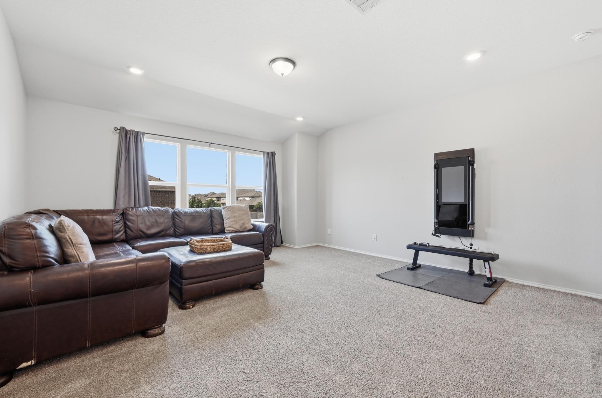 231 Maroon LN