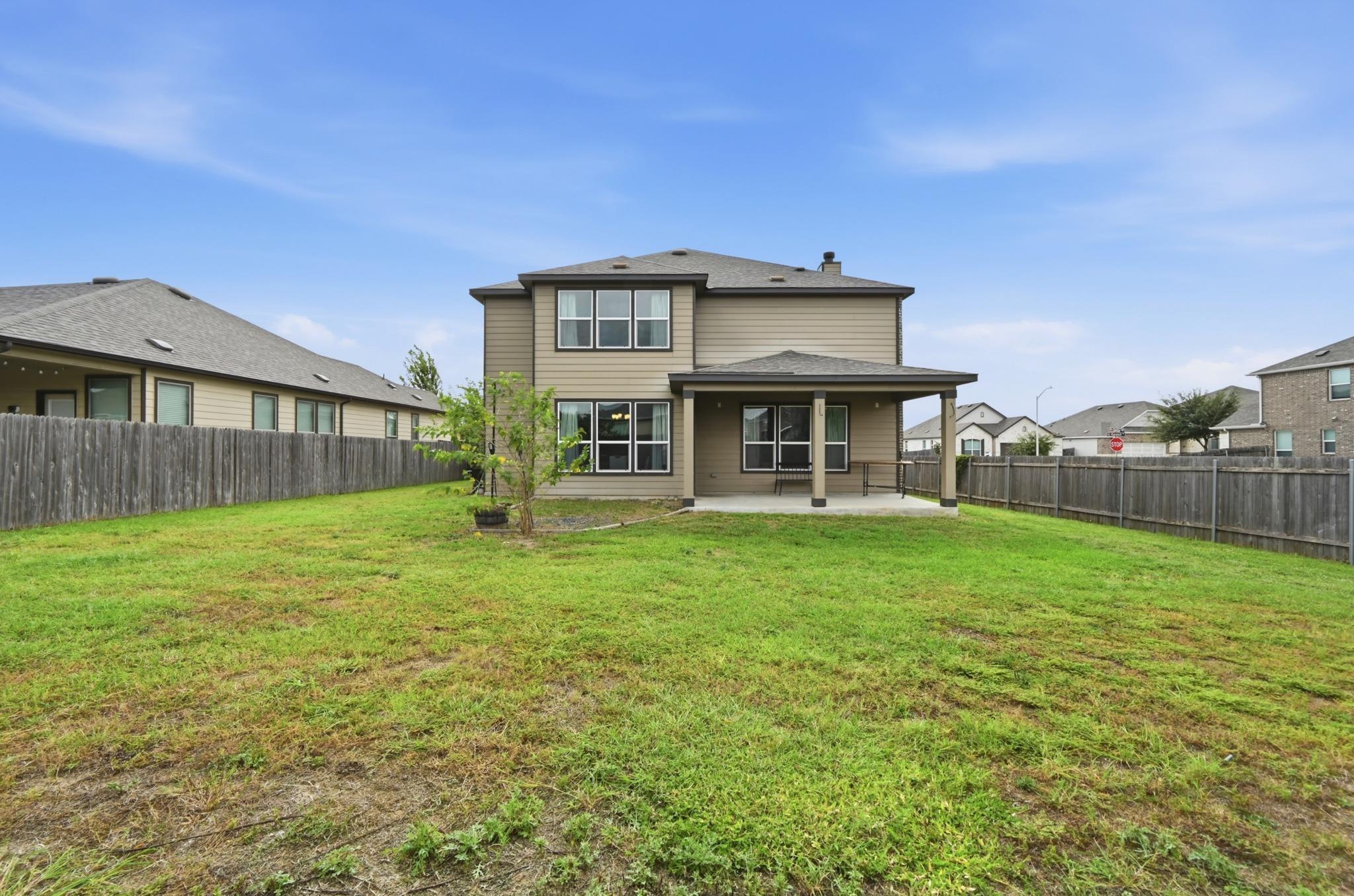 231 Maroon LN