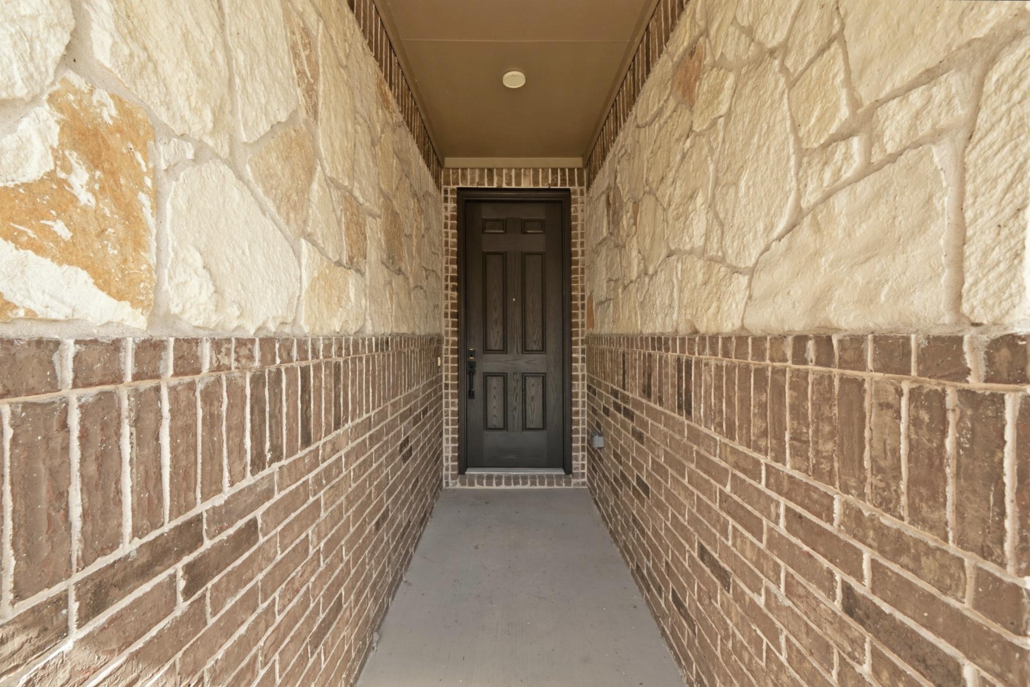 231 Maroon LN