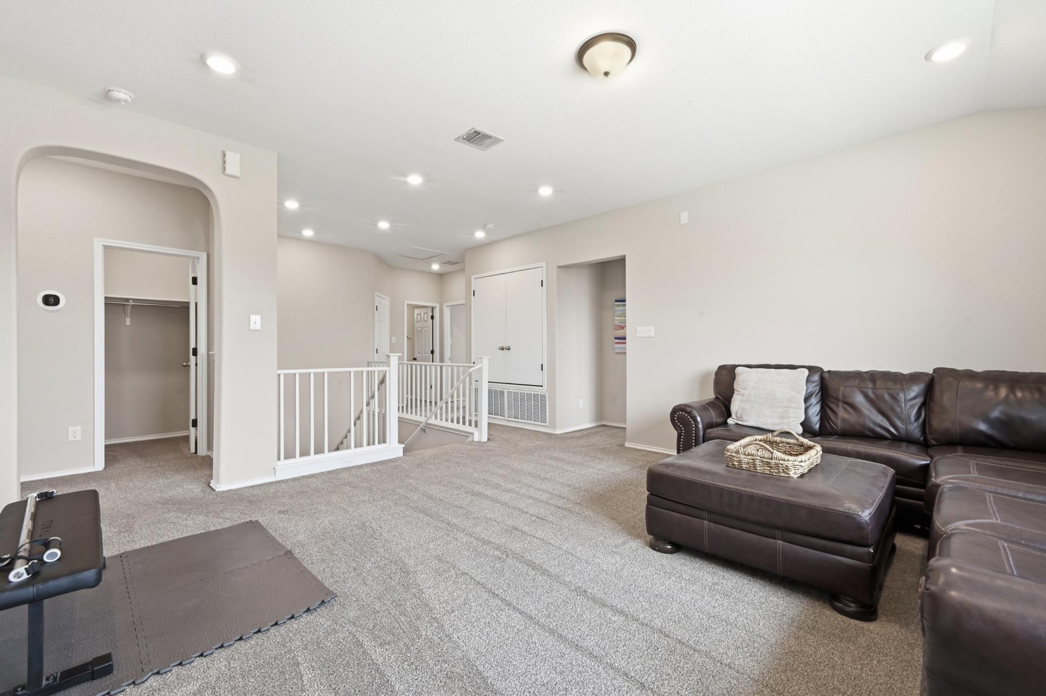 231 Maroon LN