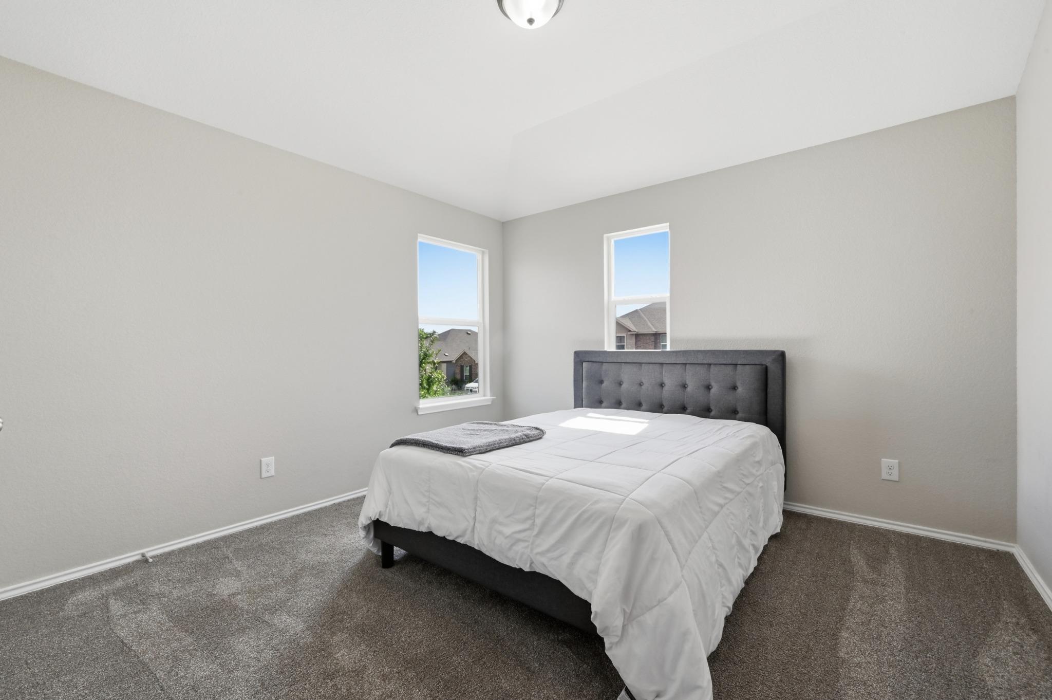 231 Maroon LN