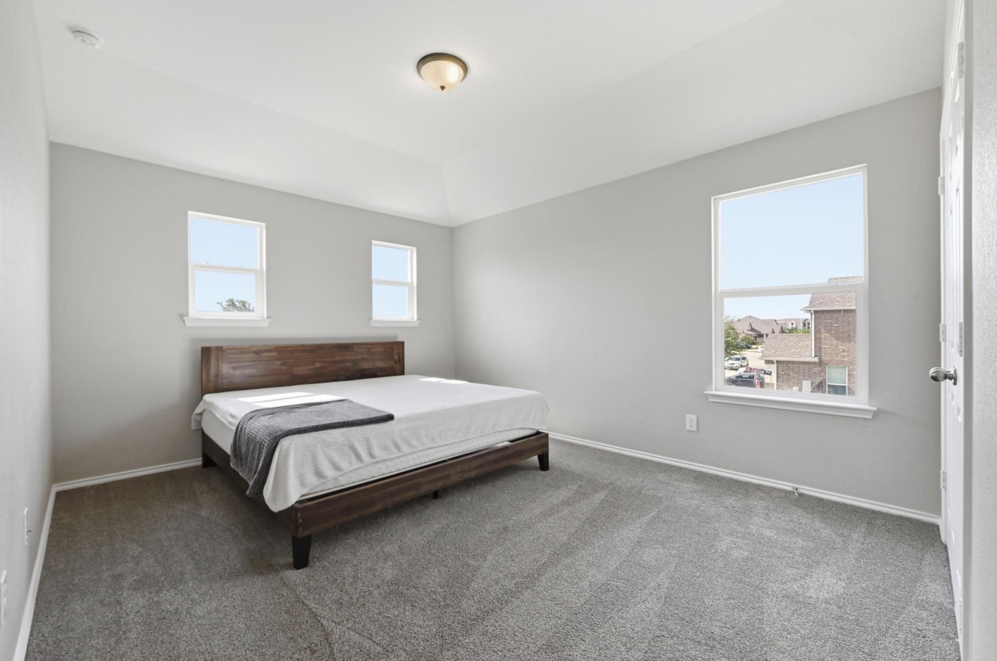 231 Maroon LN