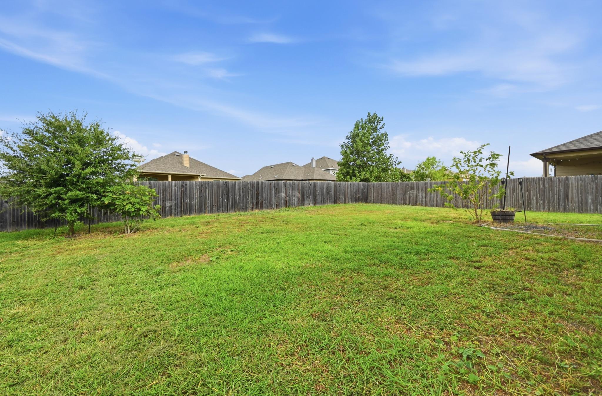 231 Maroon LN