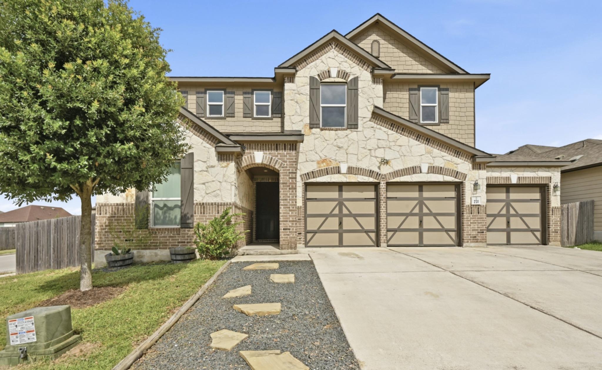 231 Maroon LN