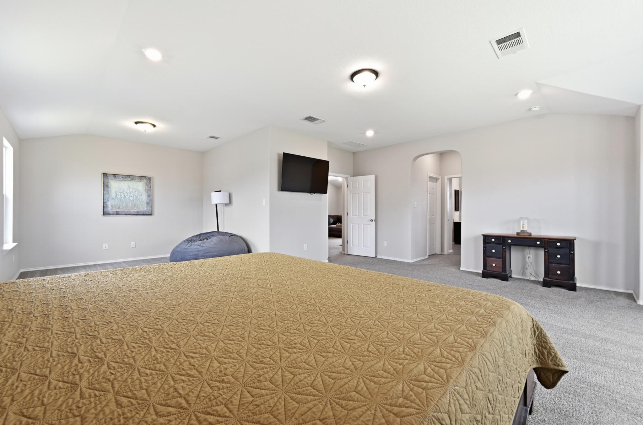 231 Maroon LN
