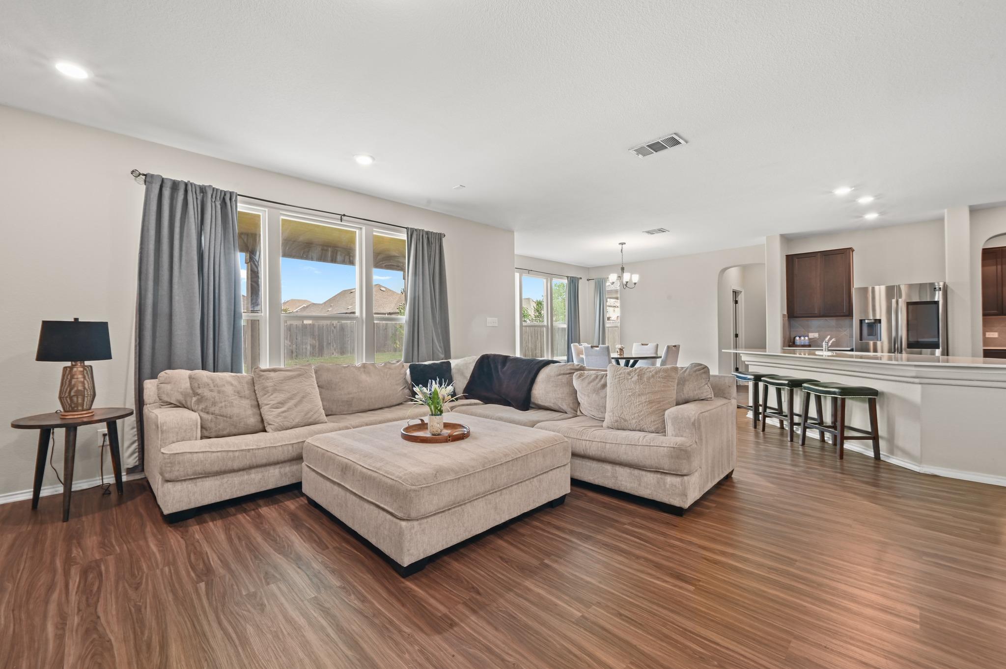 231 Maroon LN