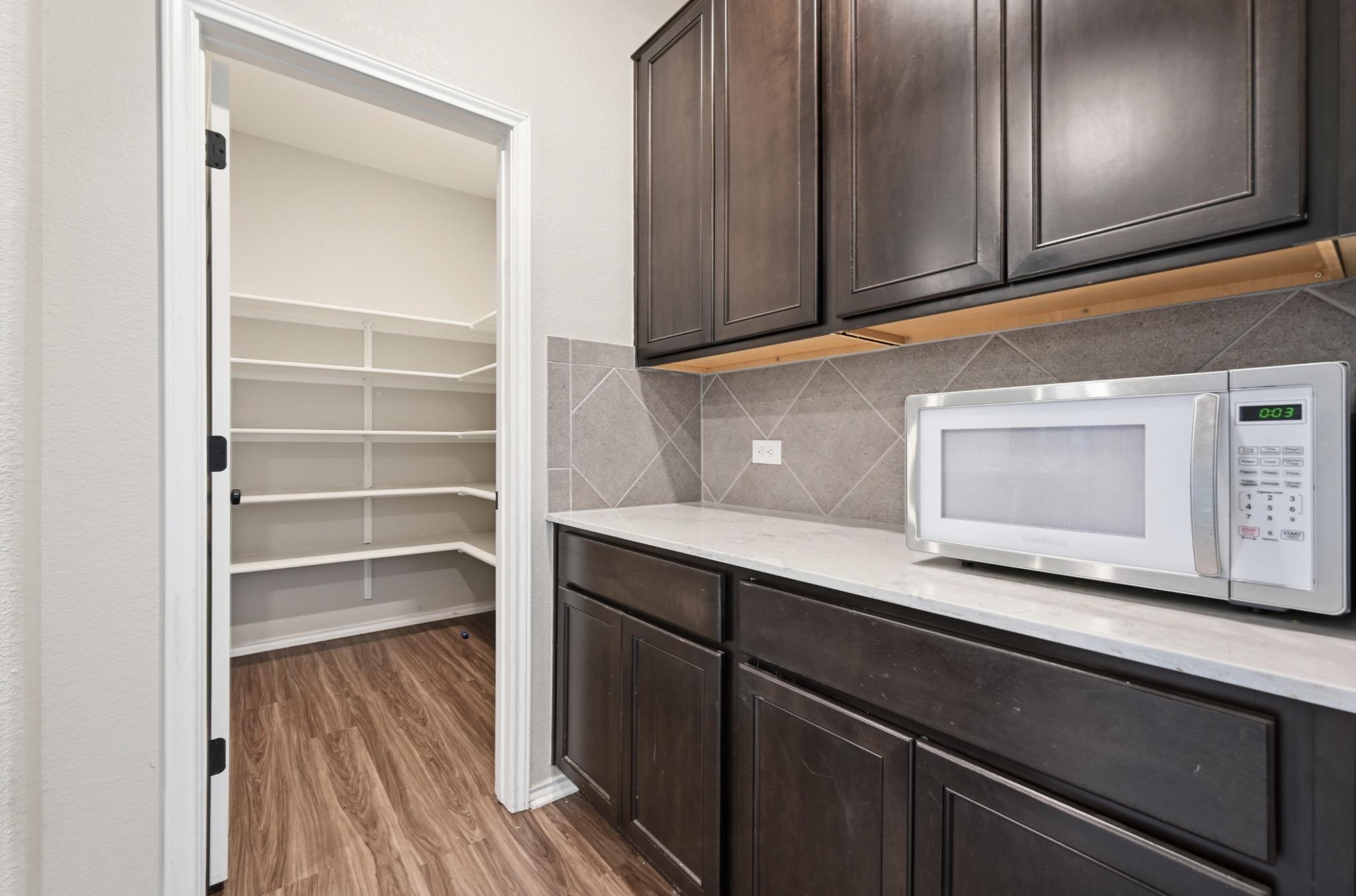 231 Maroon LN