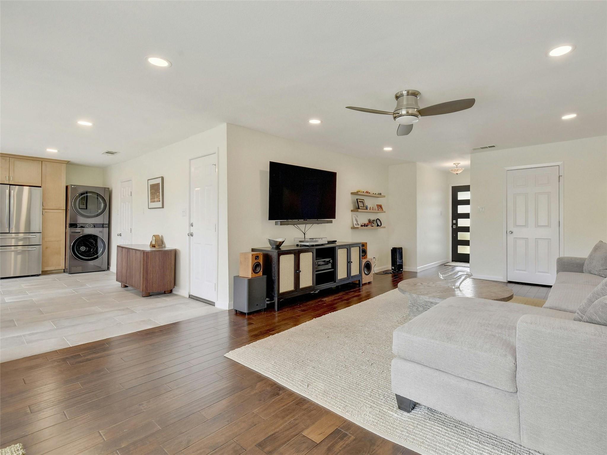 3013 Rogge LN