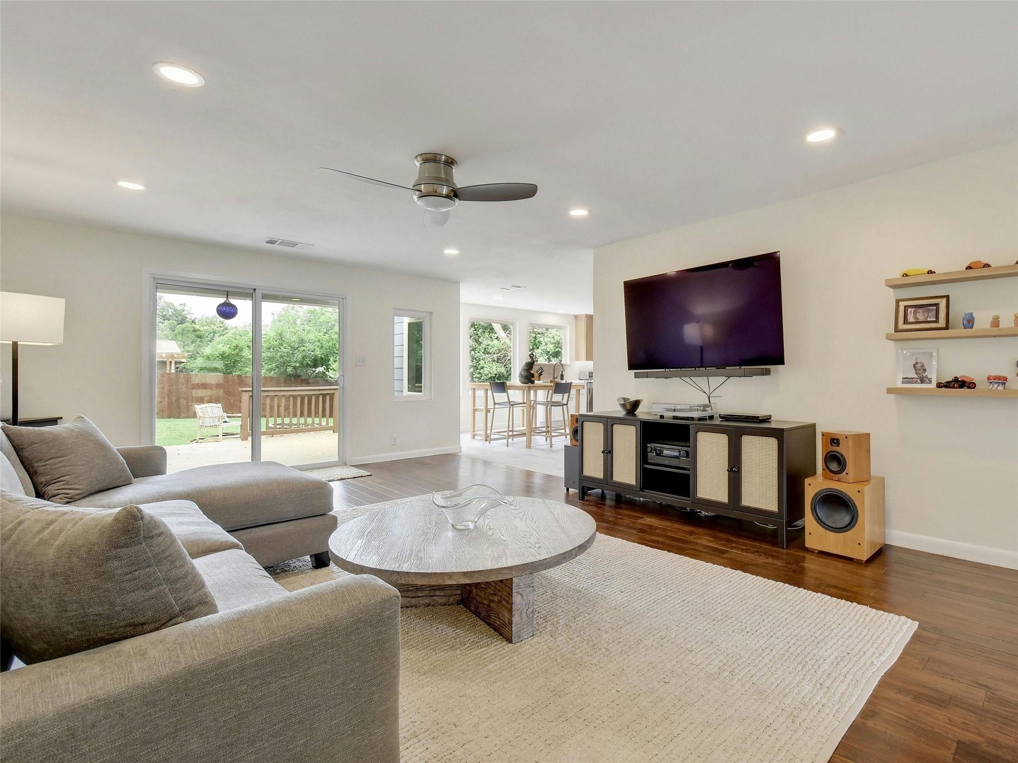 3013 Rogge LN