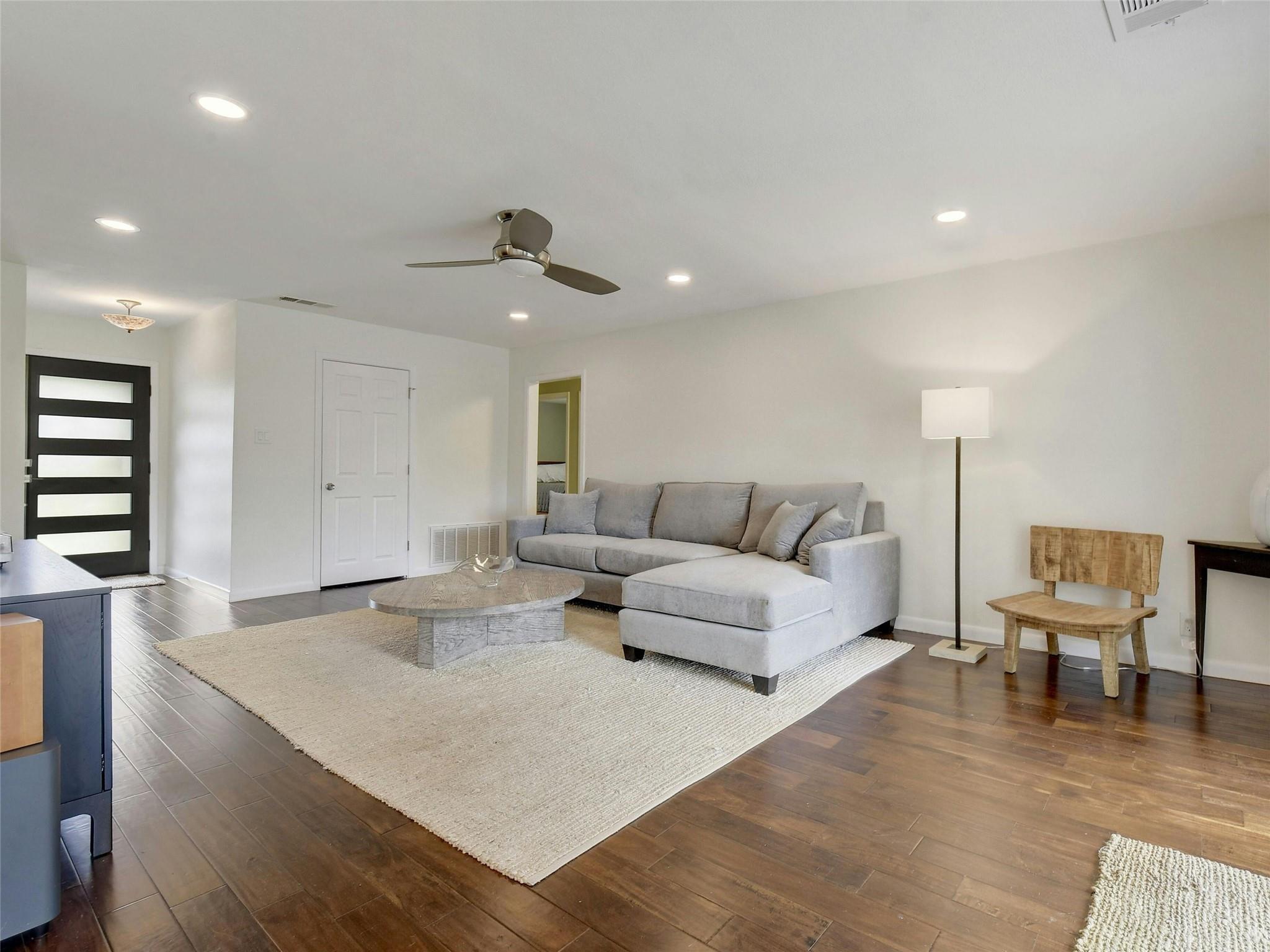 3013 Rogge LN