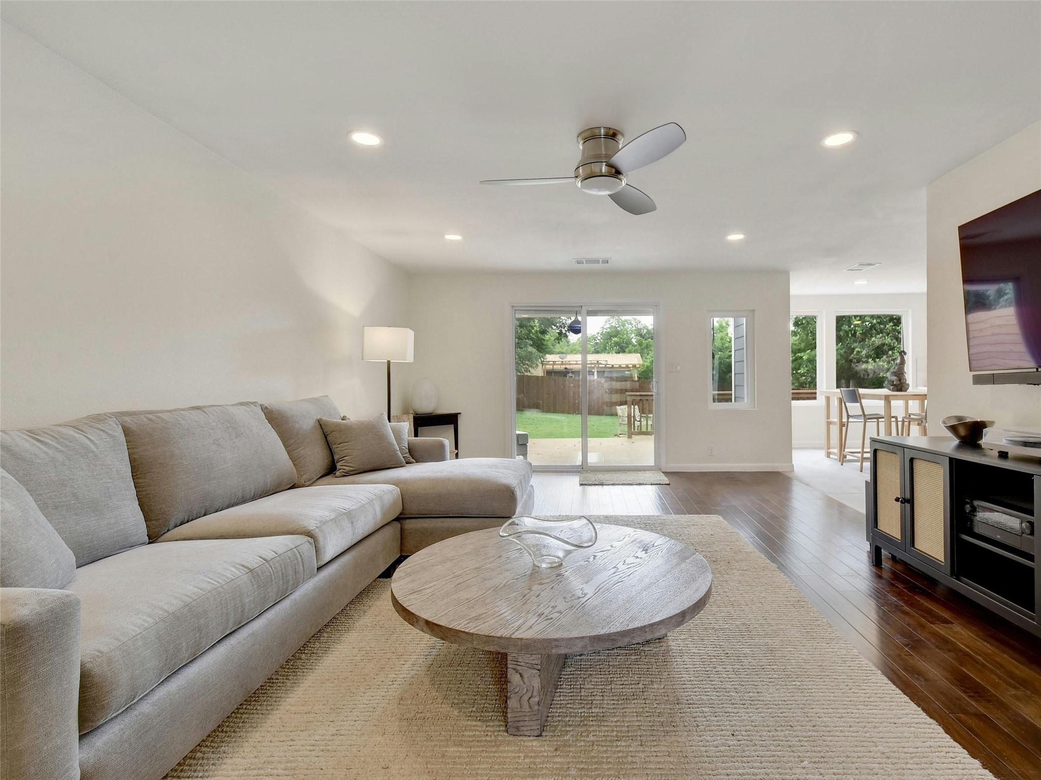 3013 Rogge LN