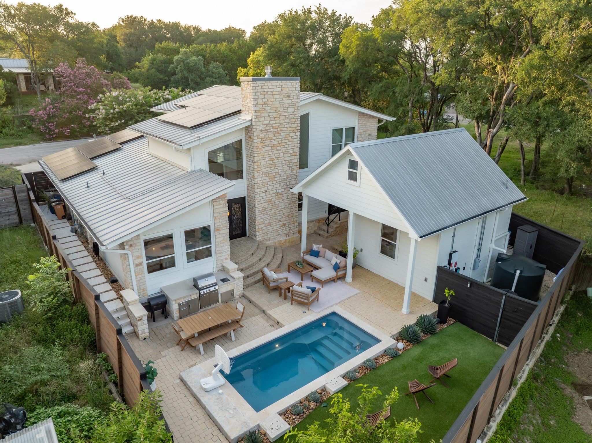 1813 Crooked LN