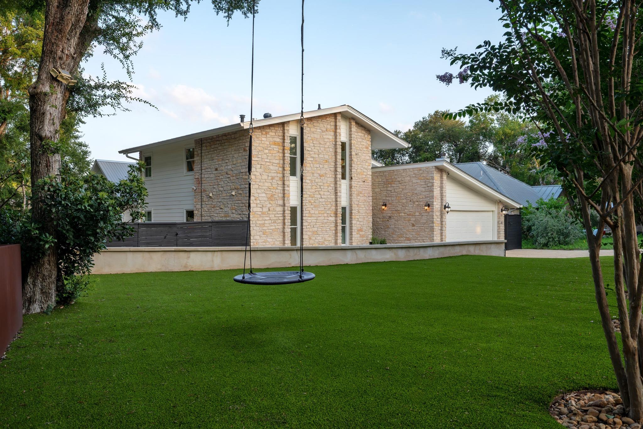 1813 Crooked LN