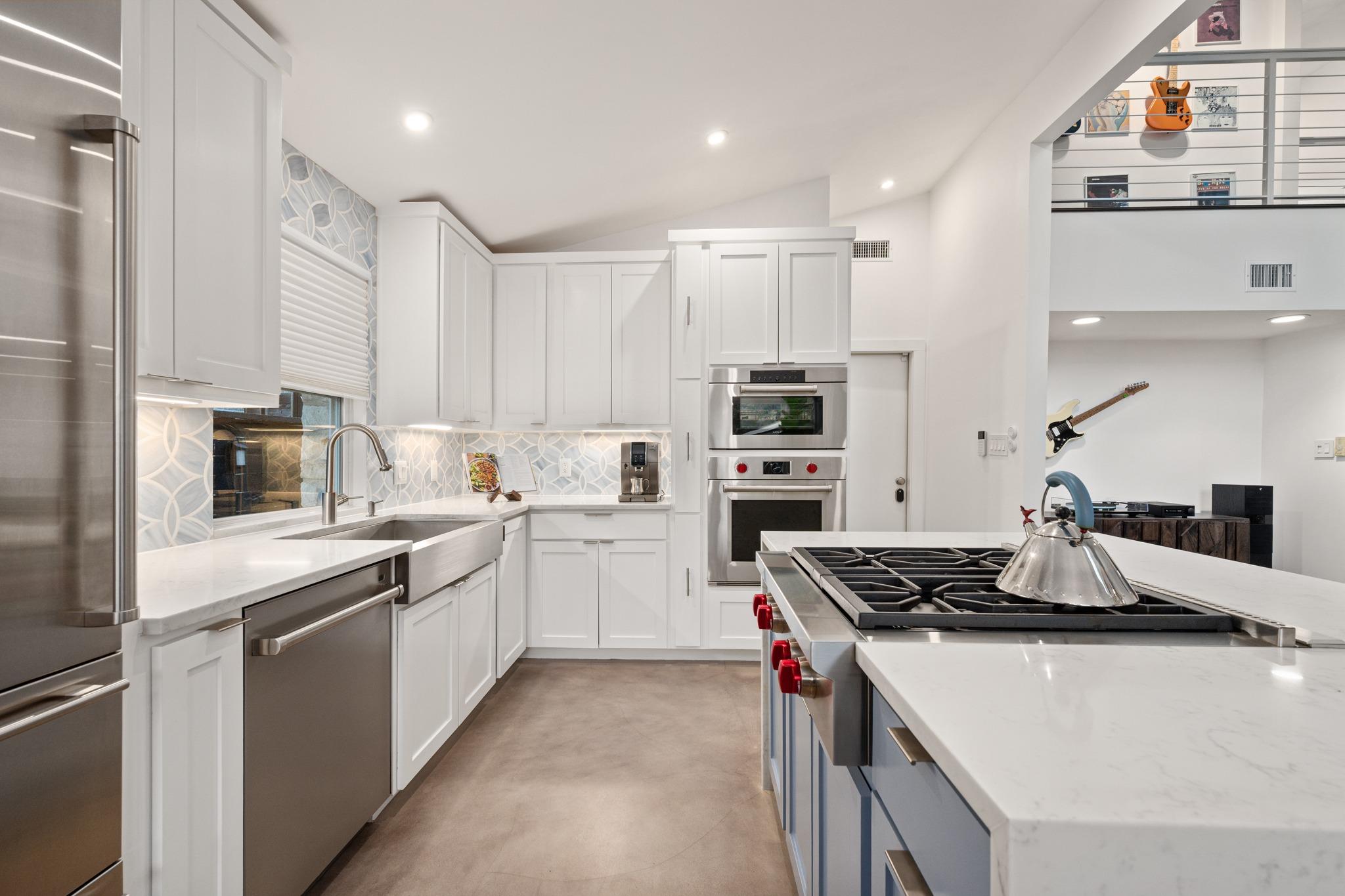 1813 Crooked LN