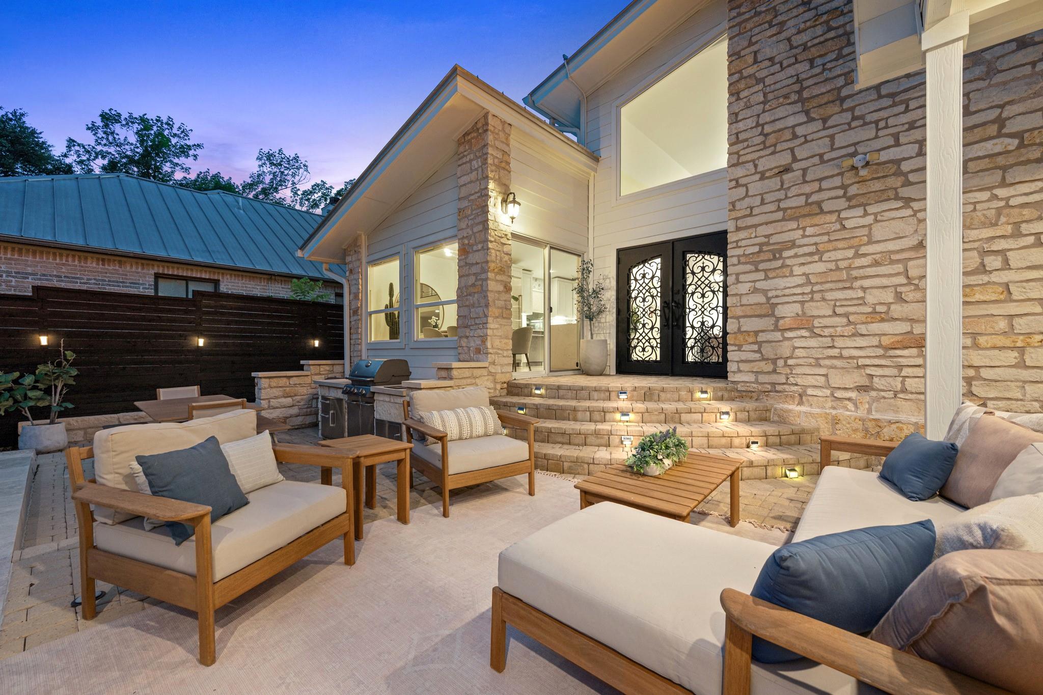 1813 Crooked LN