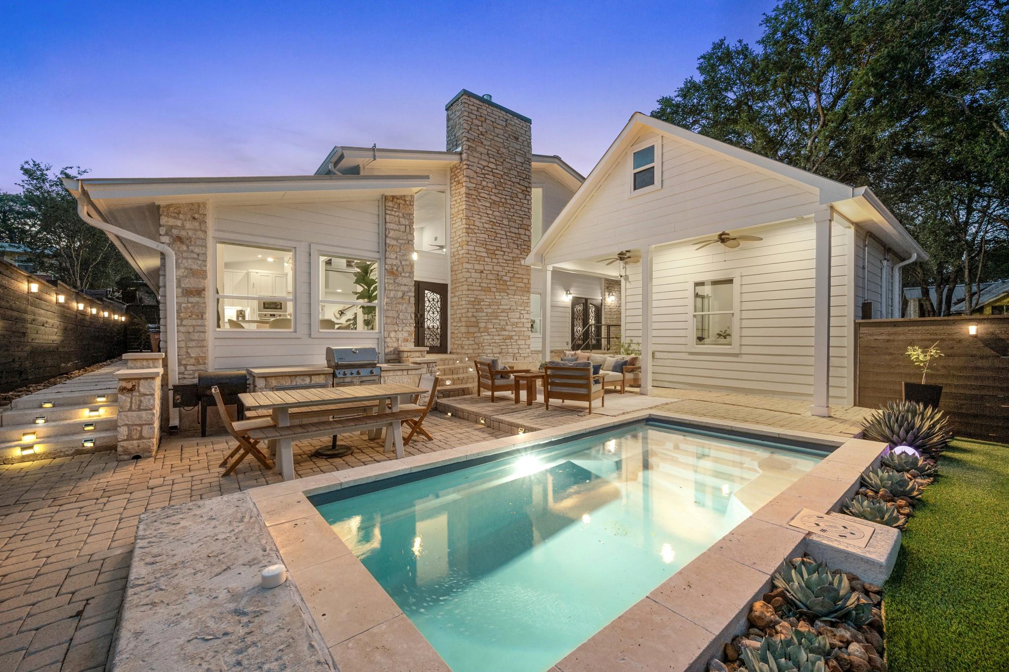 1813 Crooked LN