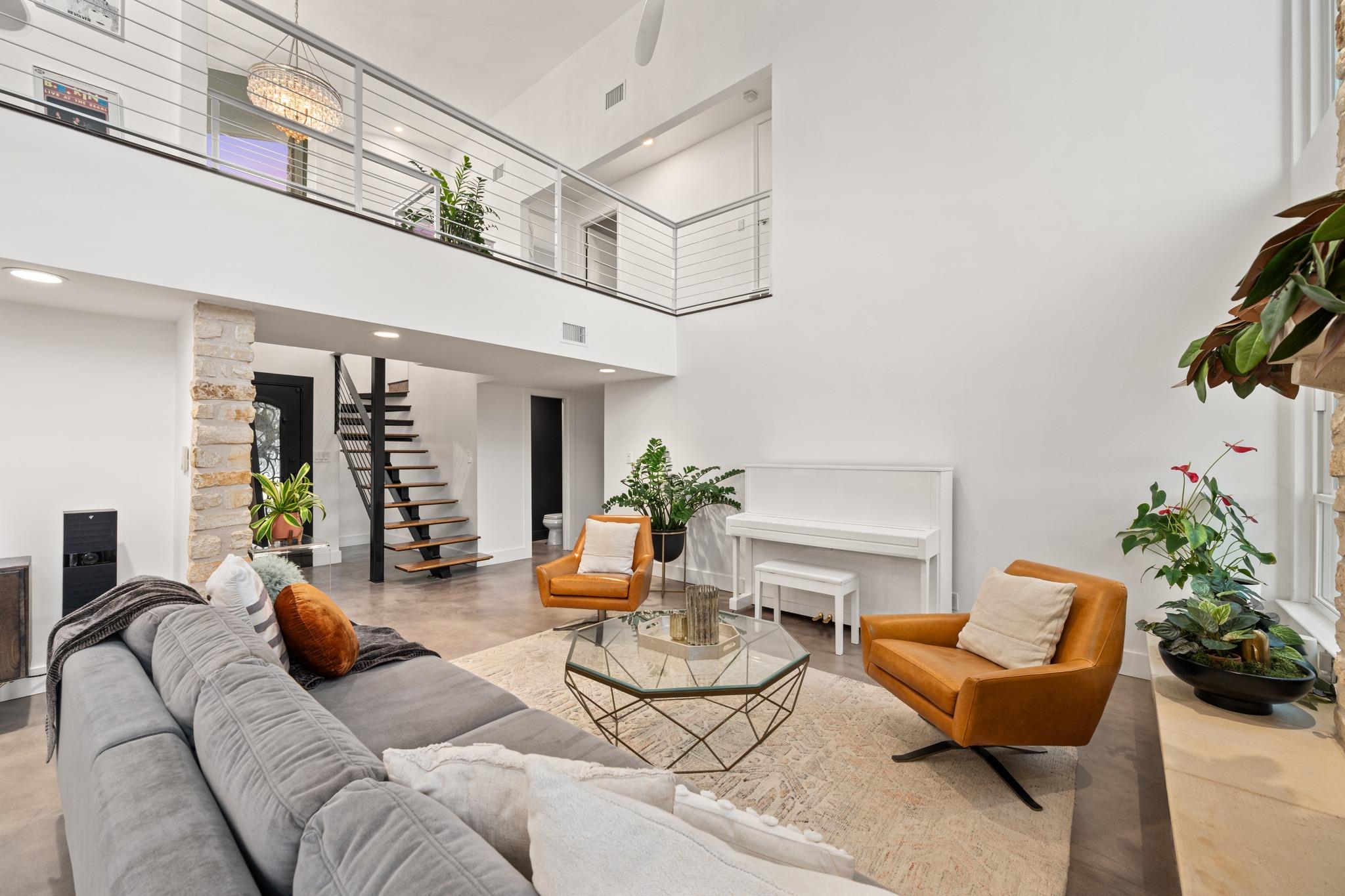 1813 Crooked LN