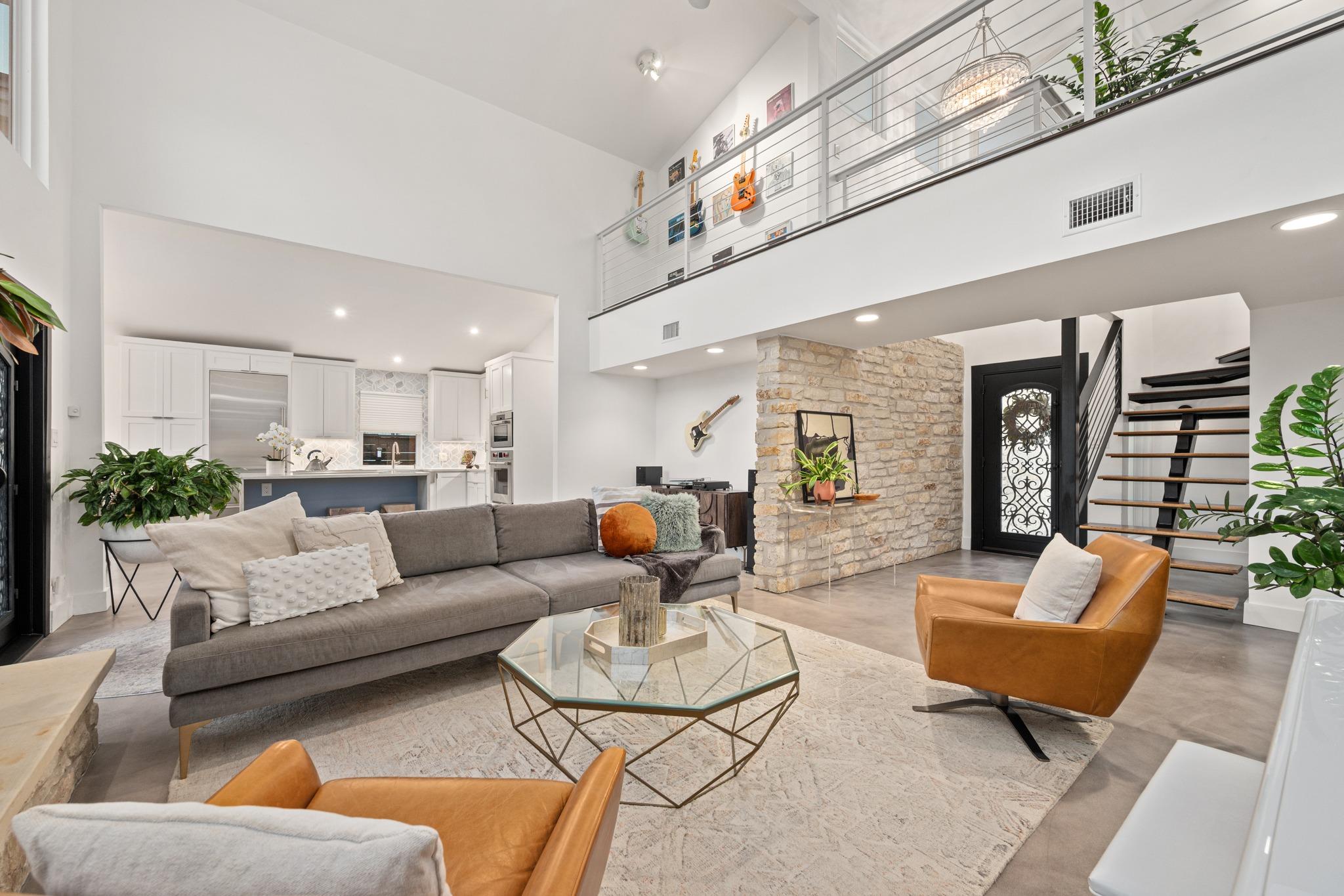 1813 Crooked LN