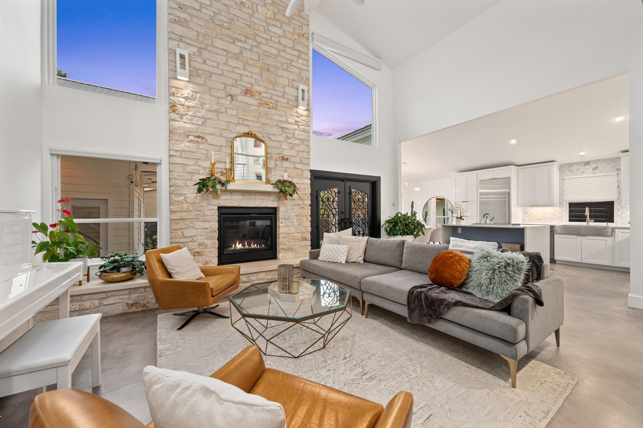 1813 Crooked LN