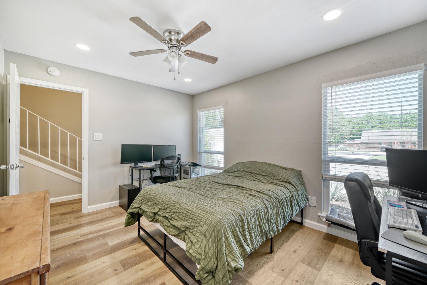 819 Sahara Ave