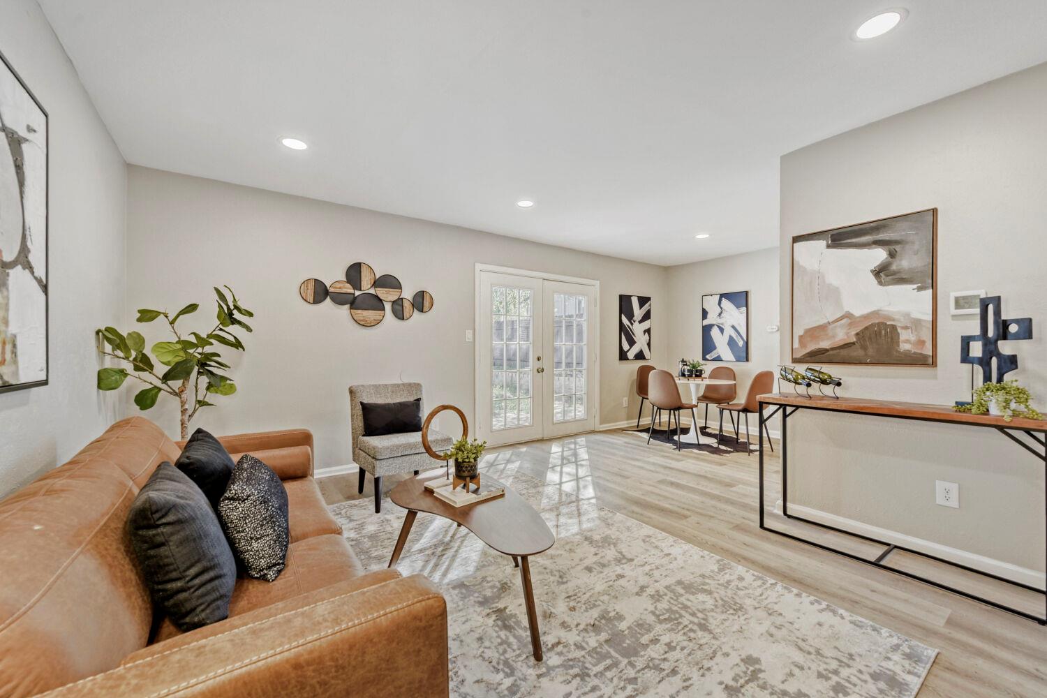 819 Sahara Ave