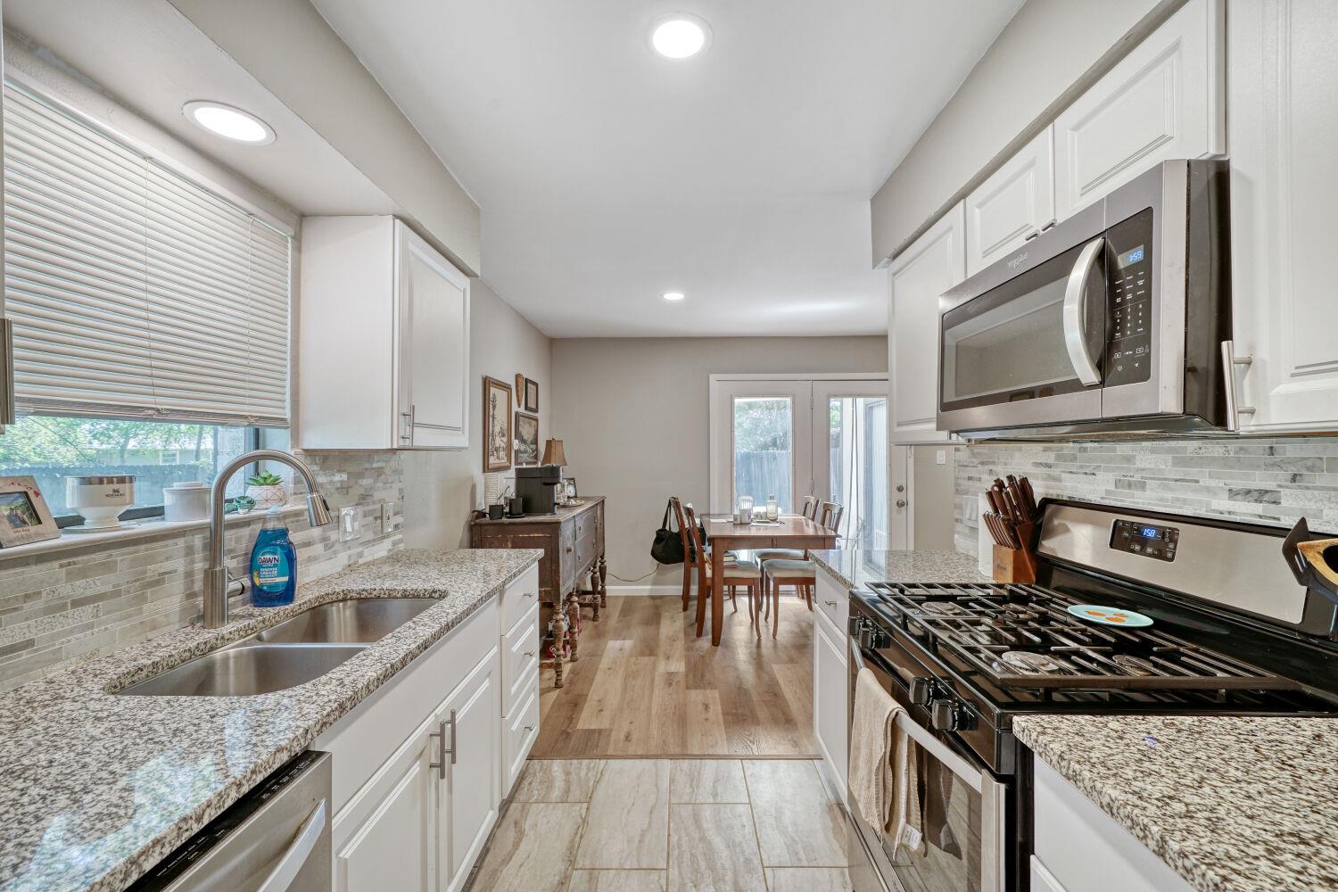 819 Sahara Ave