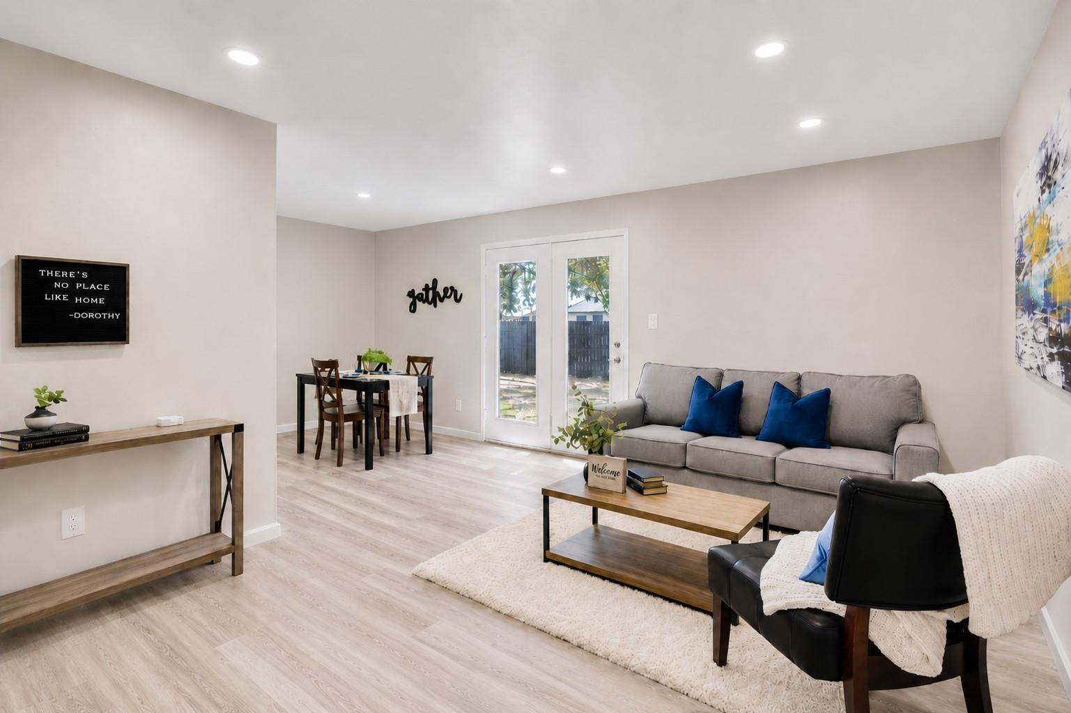 819 Sahara Ave