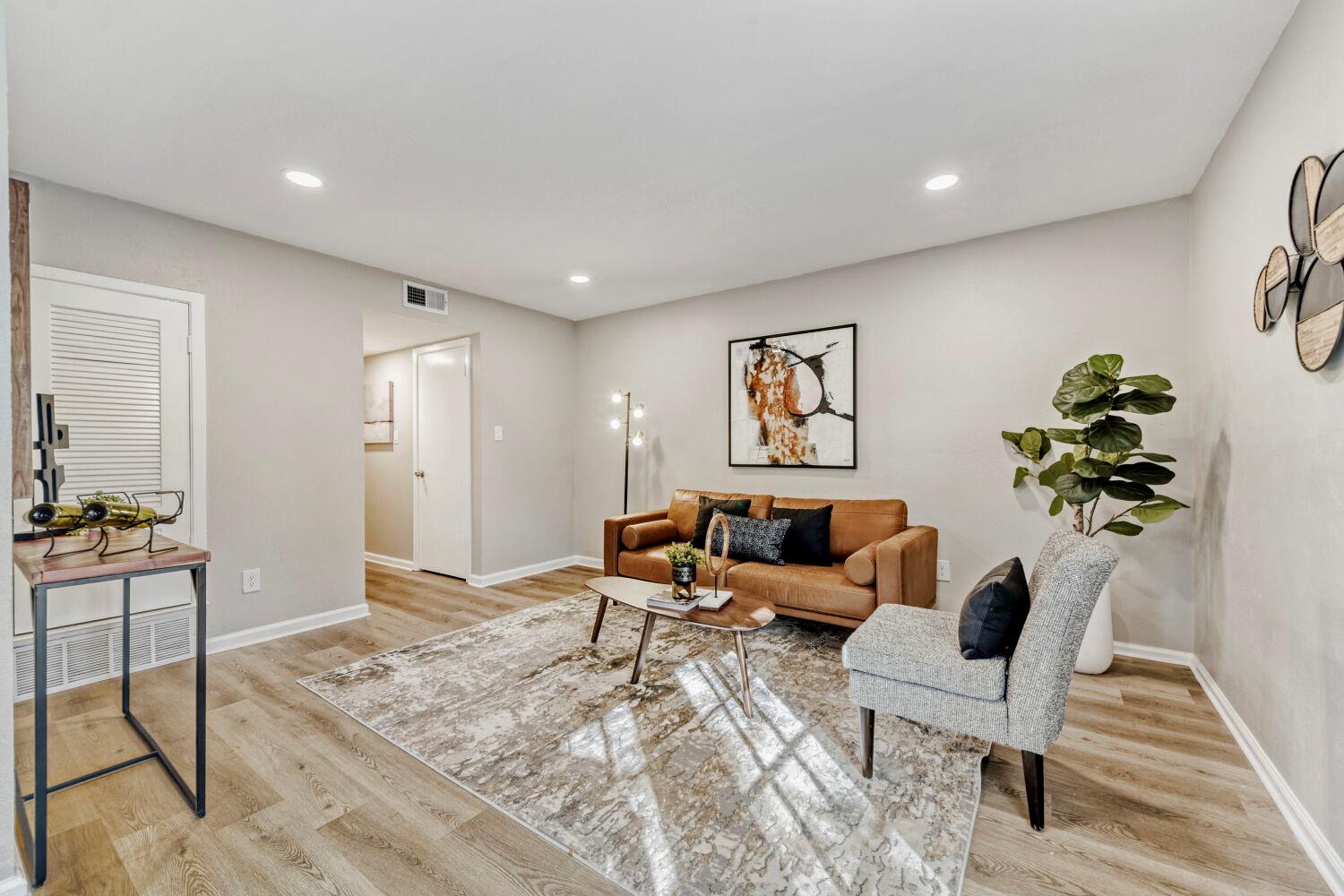 819 Sahara Ave