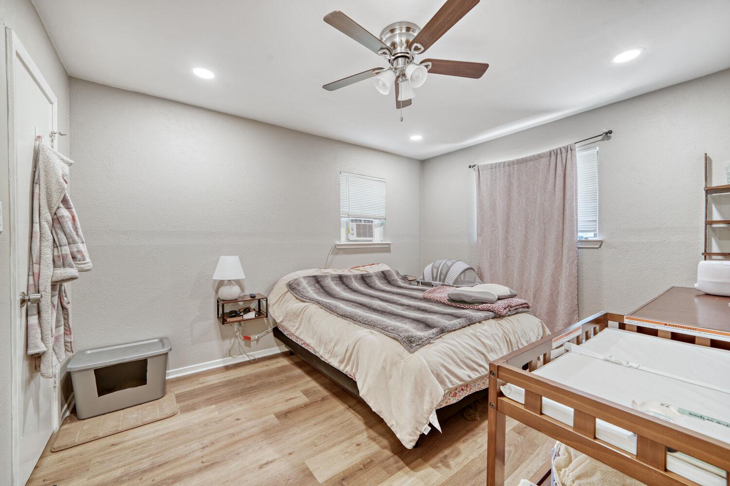 819 Sahara Ave
