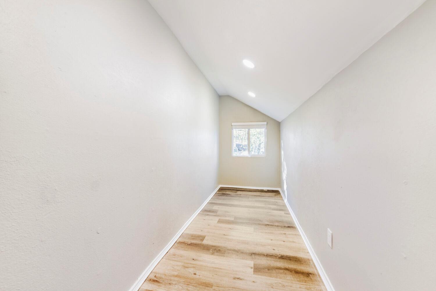 819 Sahara Ave