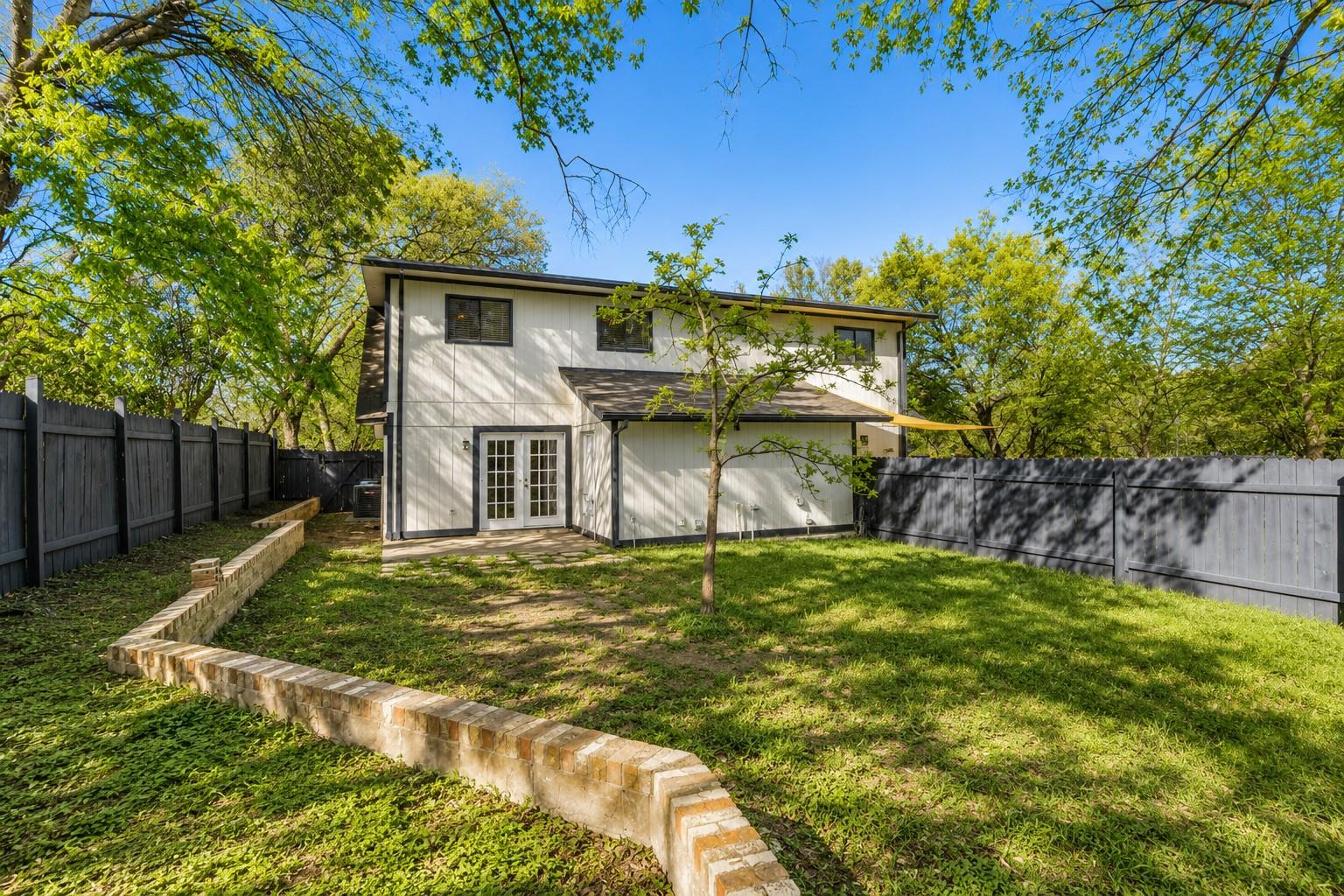 819 Sahara Ave