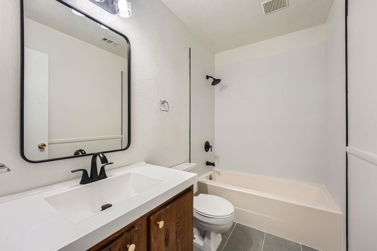 11605 Poplar CV