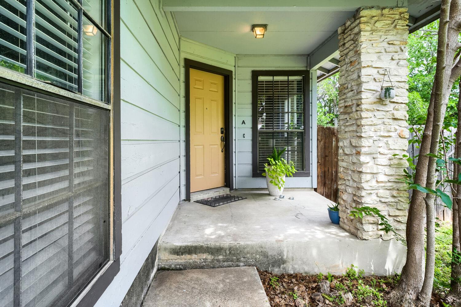 11605 Poplar CV