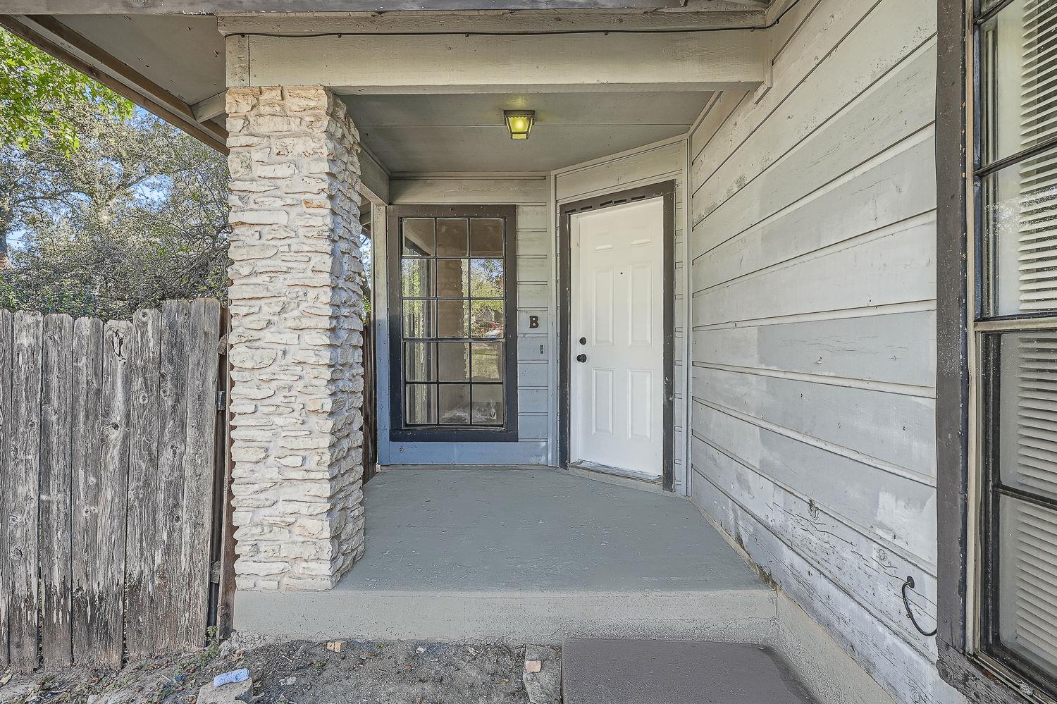 11605 Poplar CV